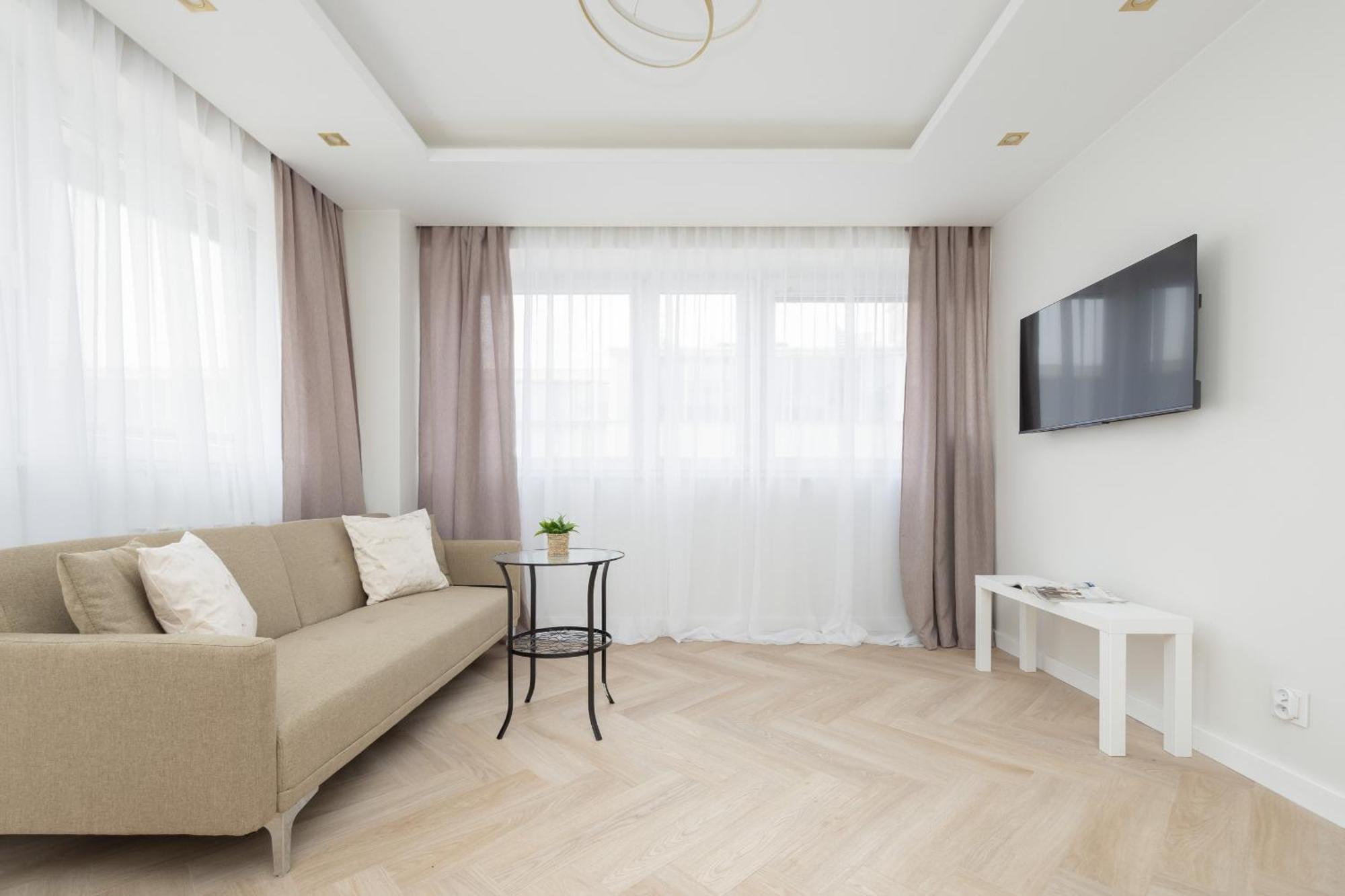 Cozy In The Centre Of By Rent Like Apartment *
