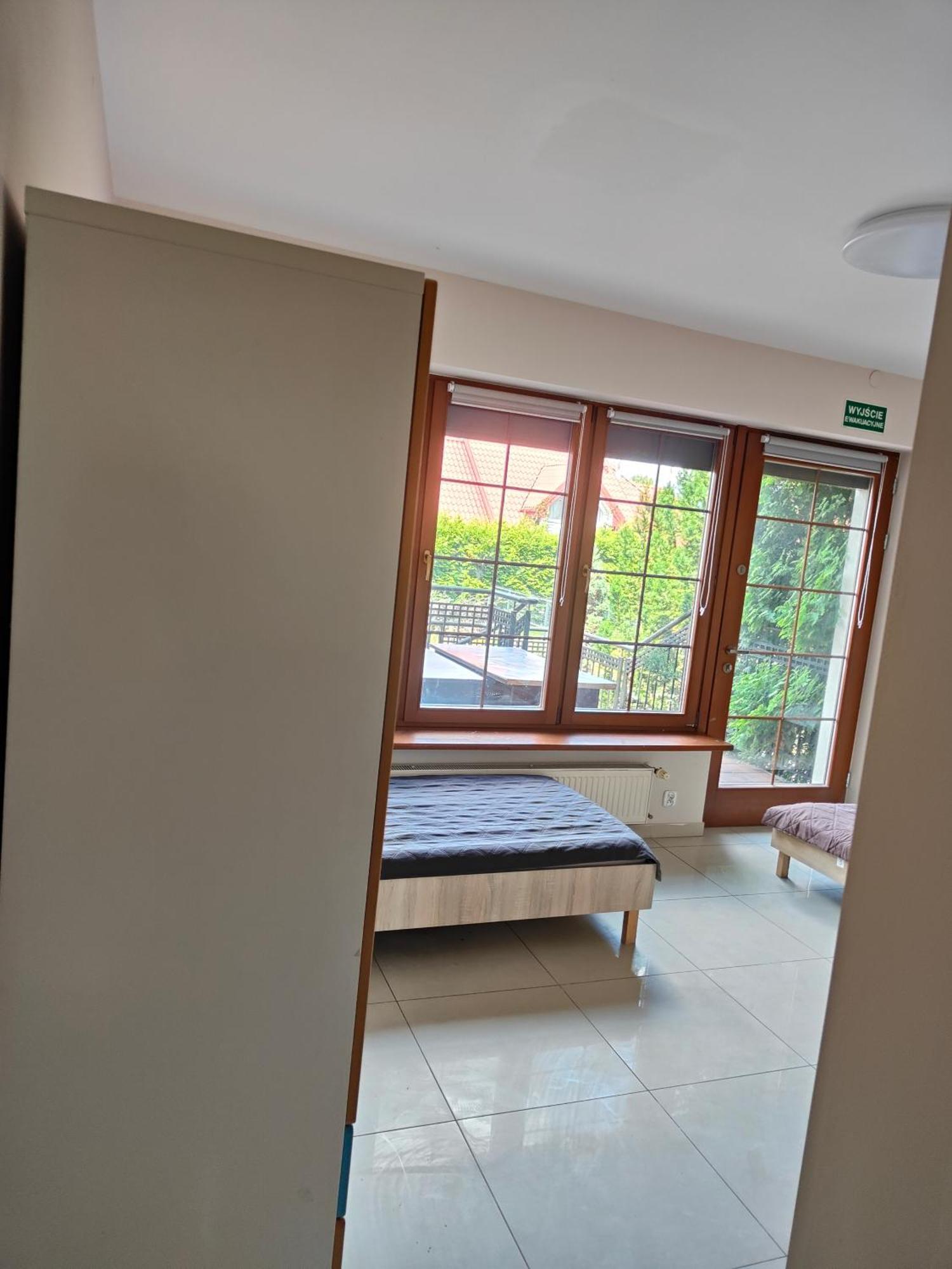 Albergue Krasnowolska Airport - Self Check-in