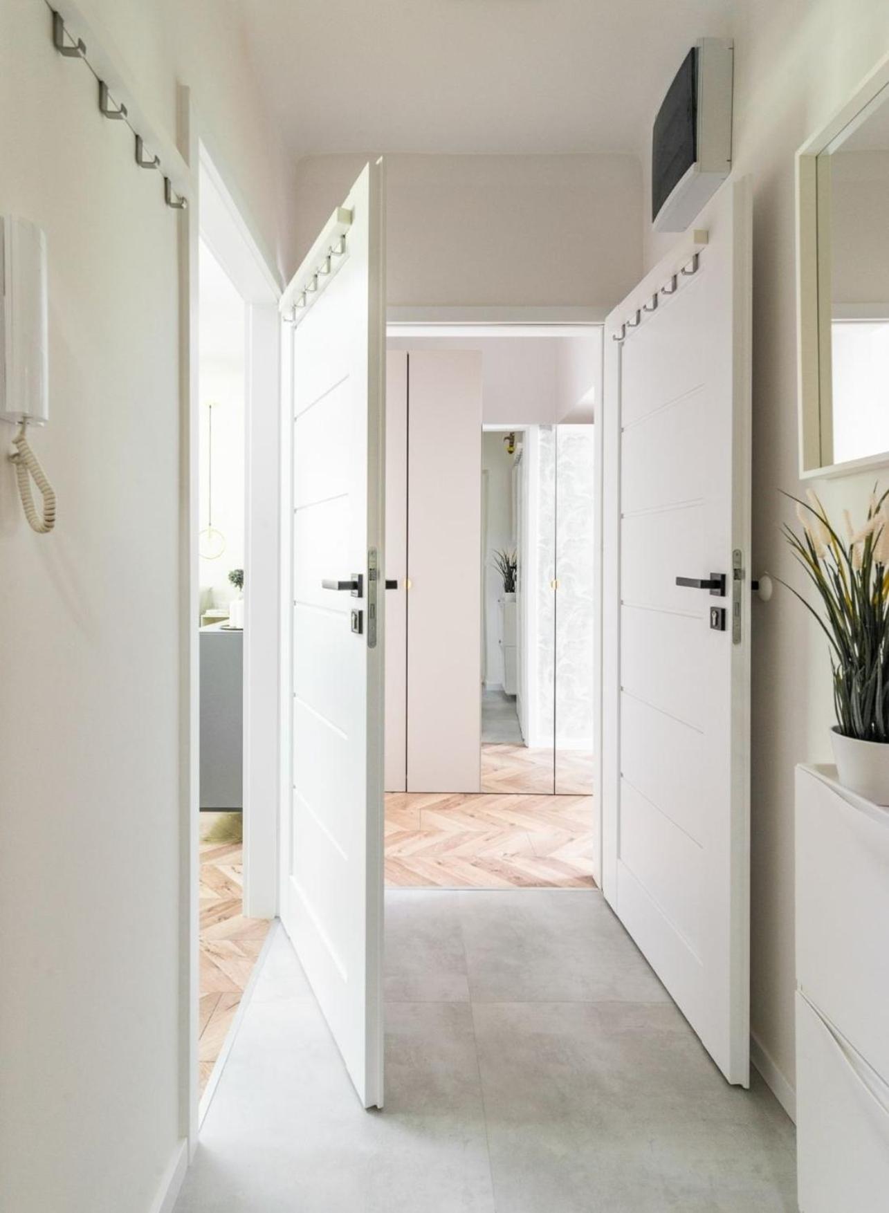Walnut Delight A Stare Miasto Apartment *