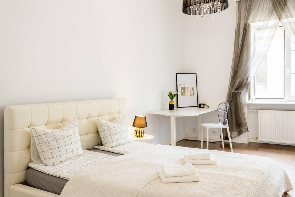 Urban Chic -one Bedroom - - Podwale Warsaw