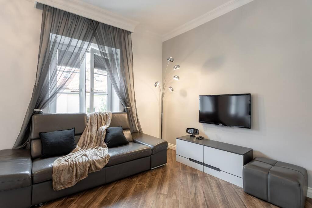 Urban Chic -one Bedroom - - Podwale Apartment Warsaw