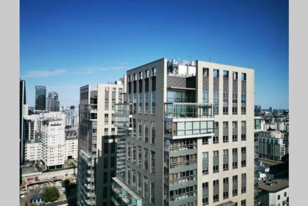 Urban Chic - One Bedroom - Luxury - Platinum Towers Apartment *