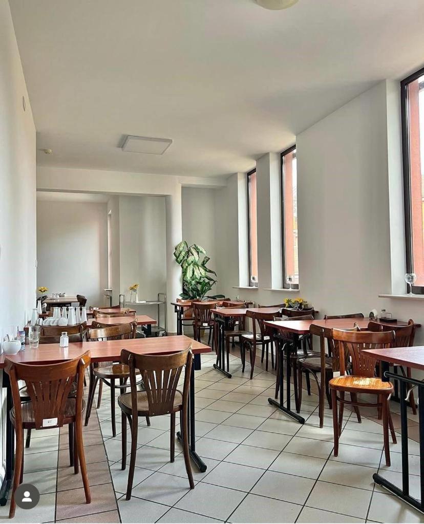 Hostel Bialoleka - Darmowy Parking, Szybkie Wifi!