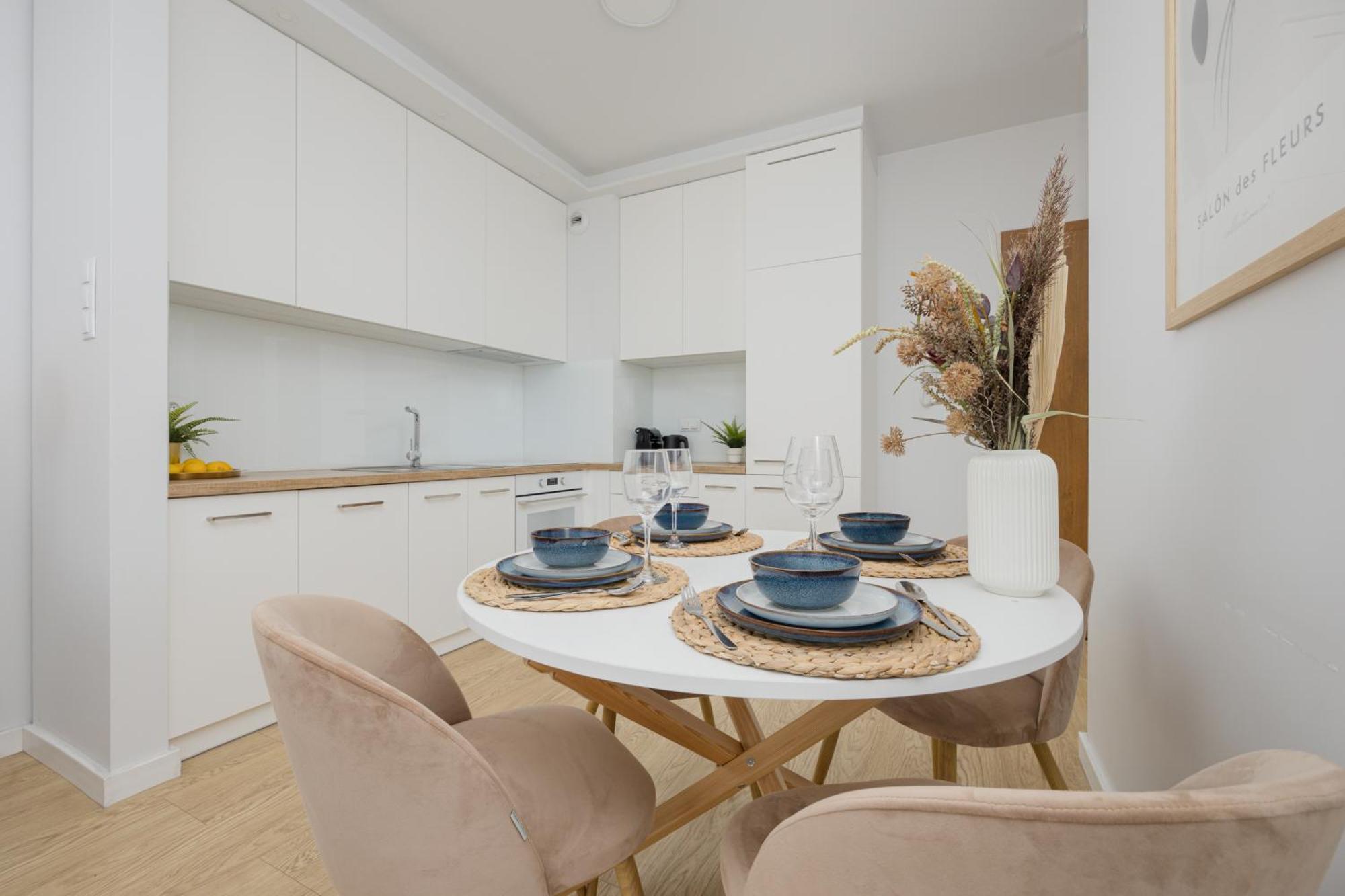 Stylish Glam Przedpole In By Renters *