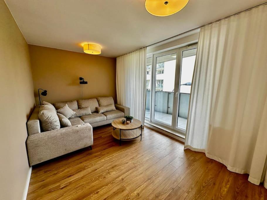 Apartment Manhattan Place & Movie Projector