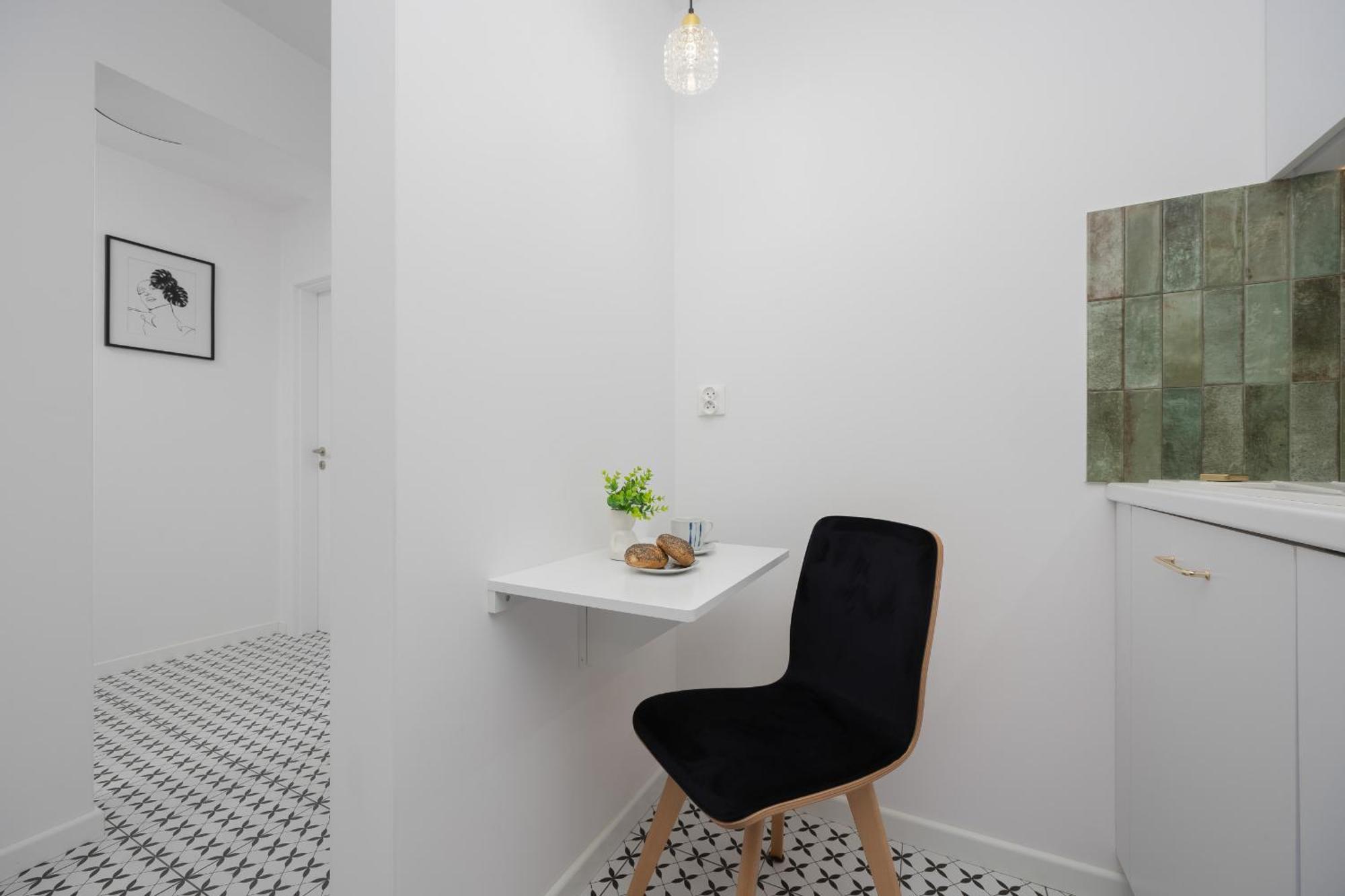 Ludna Overlooking The Center By The Vistula River By Renters Warszawa
