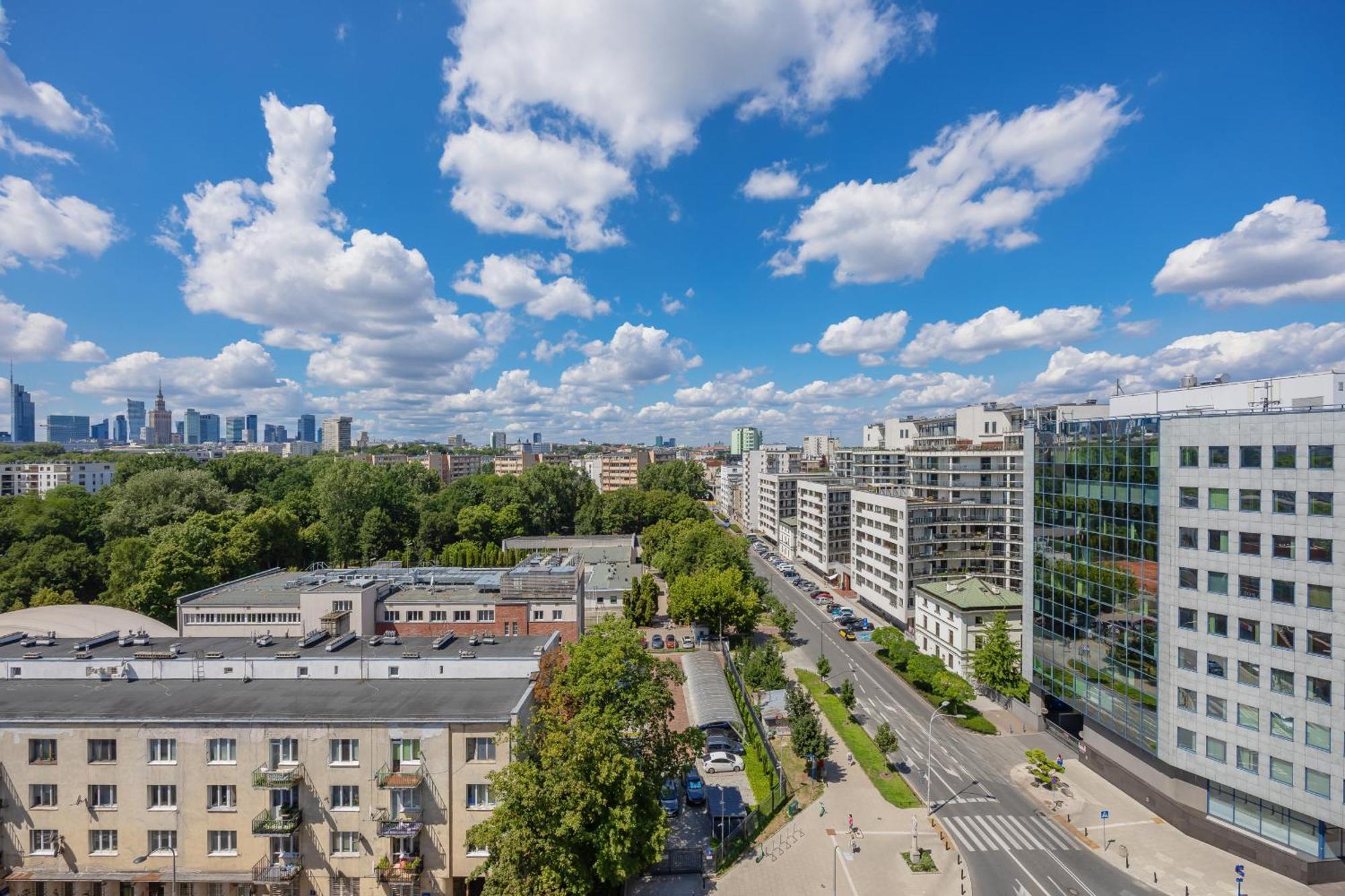 Ludna Overlooking The Center By The Vistula River By Renters Warszawa