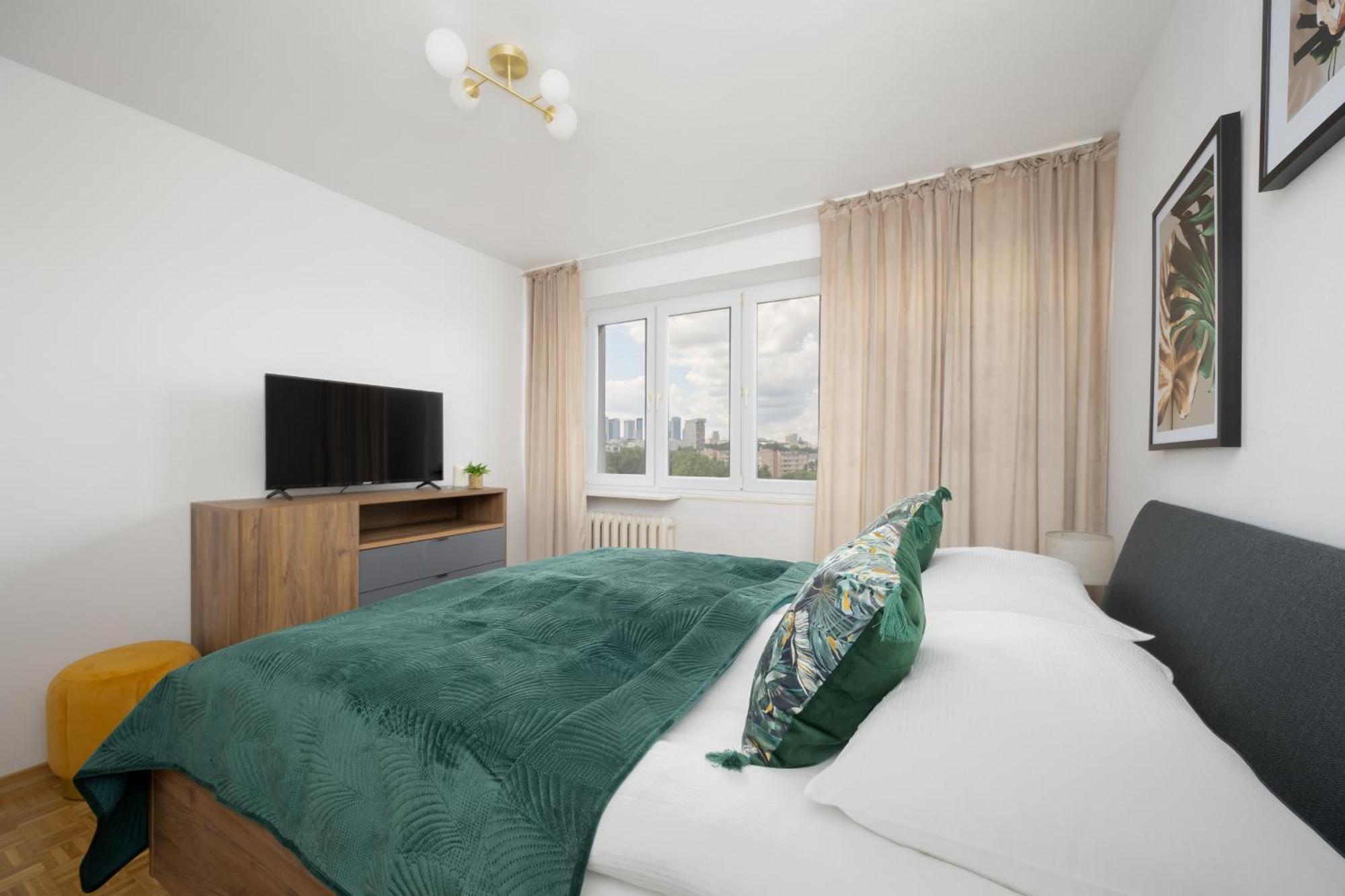 Ludna Overlooking The Center By The Vistula River By Renters Apartament *