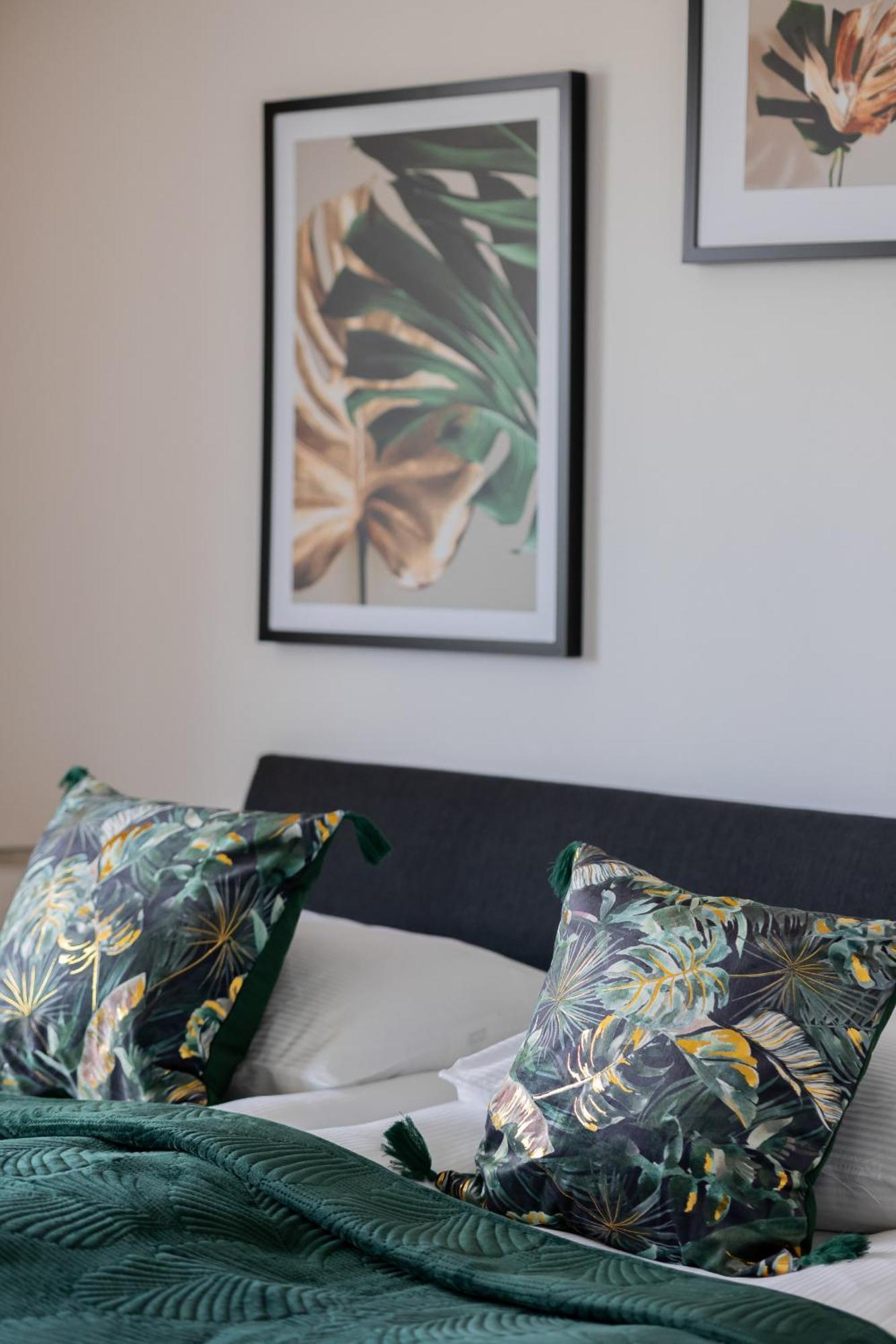 Ludna Overlooking The Center By The Vistula River By Renters Apartament Warszawa