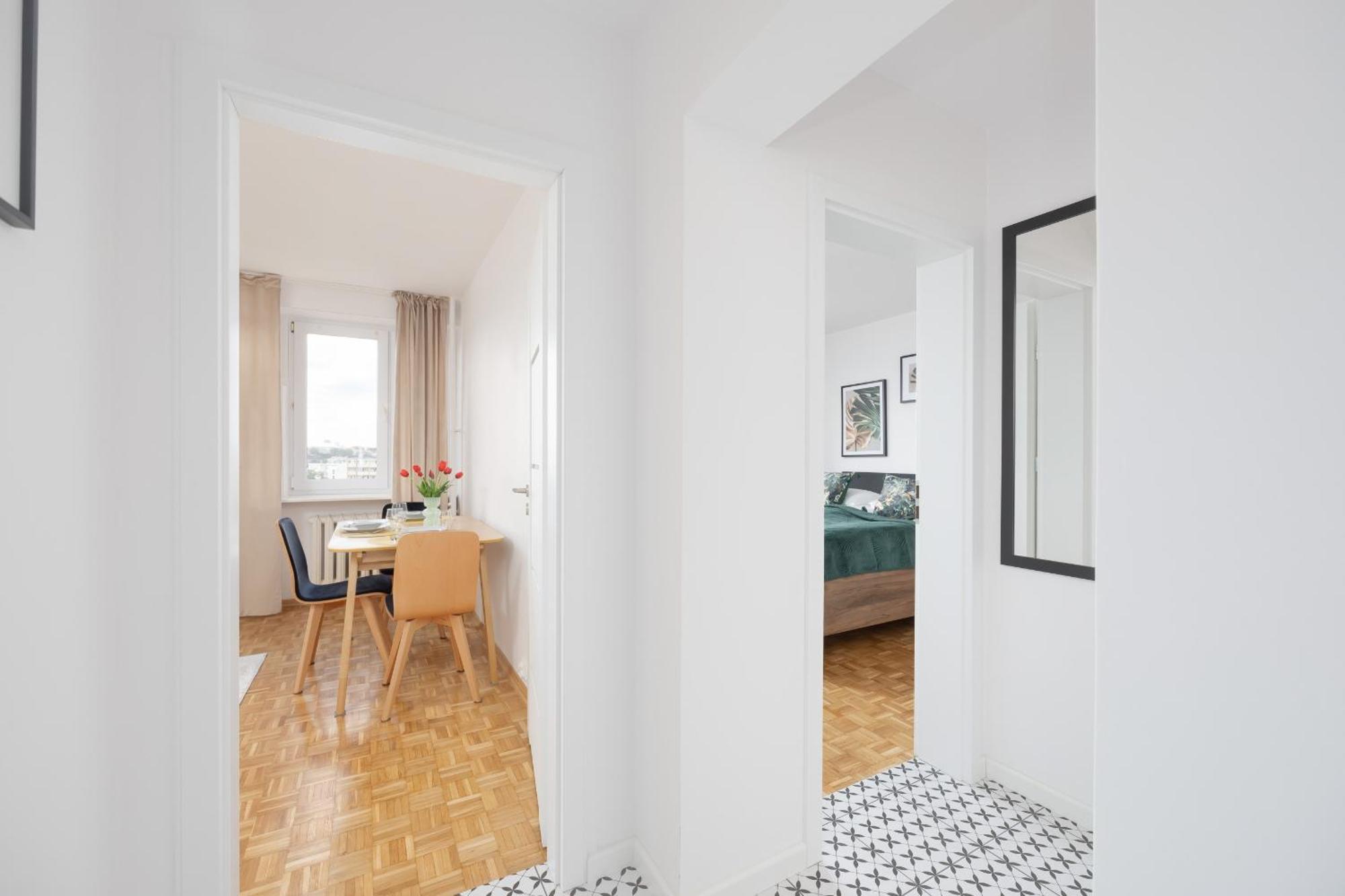 Ludna Overlooking The Center By The Vistula River By Renters Apartament Warszawa