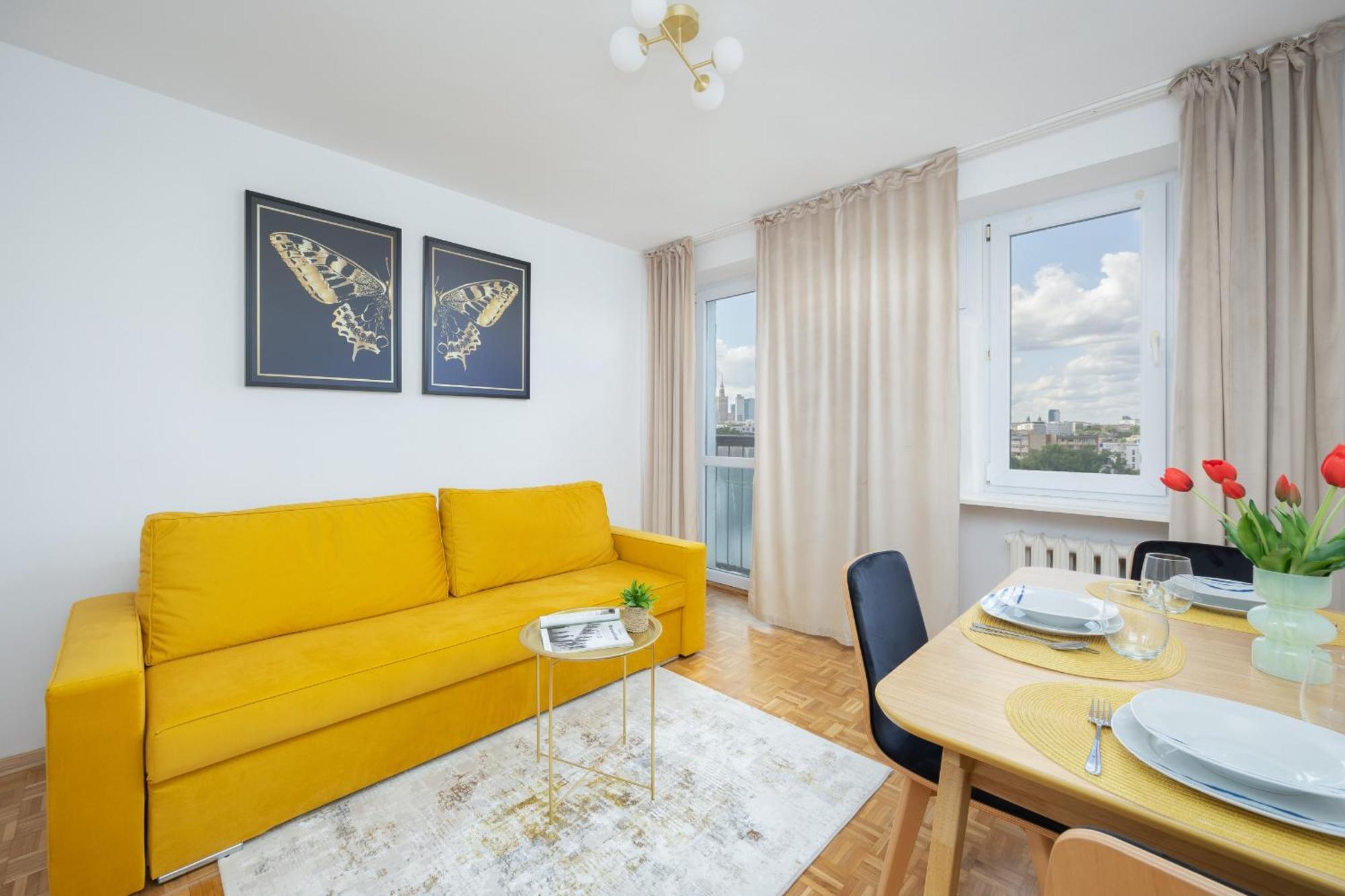 Ludna Overlooking The Center By The Vistula River By Renters * Warszawa