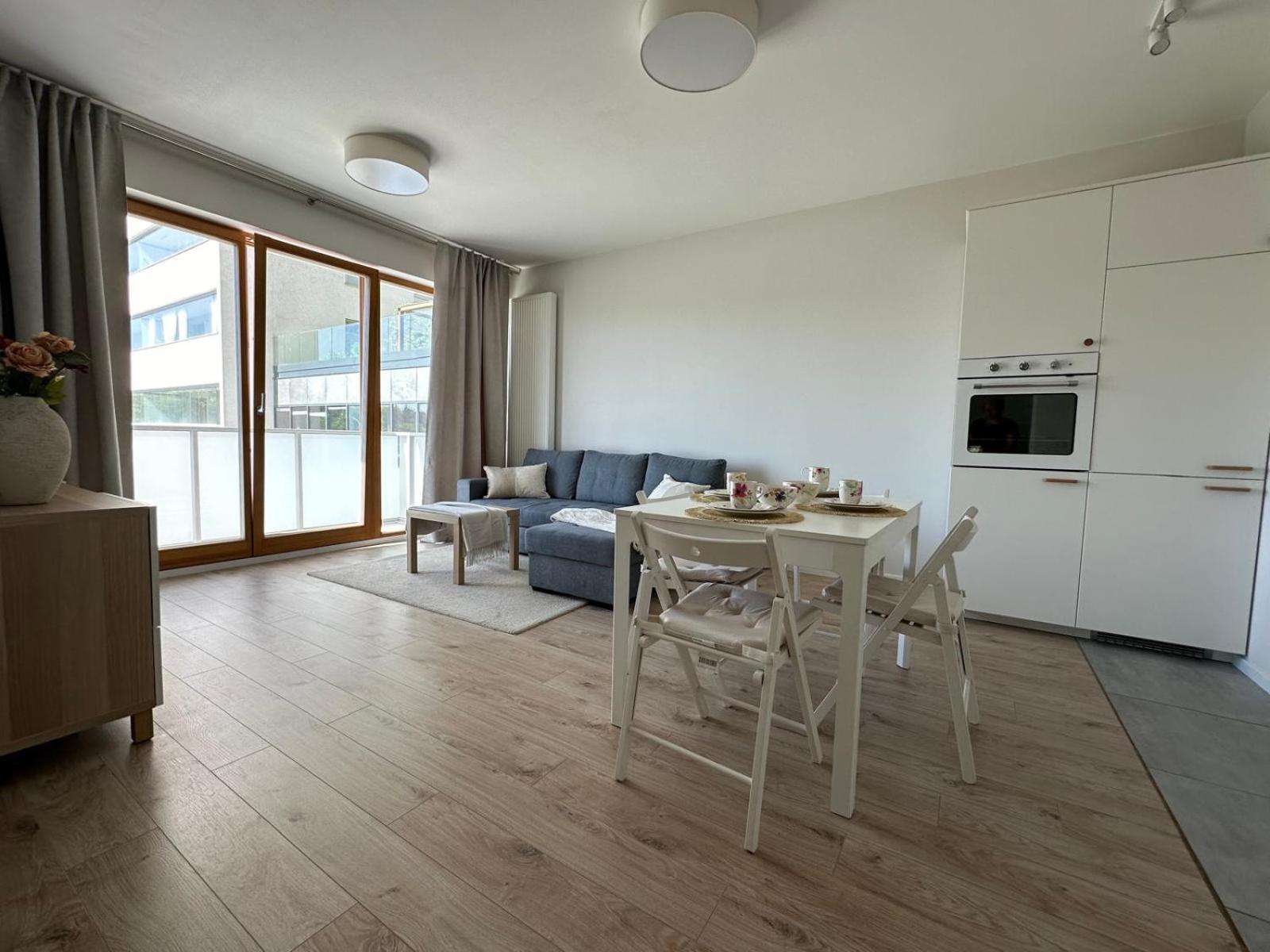 Apartment Superapart Dereniowa 60, Cozy Urban Retreat, Perfect Family Getaway Warsaw