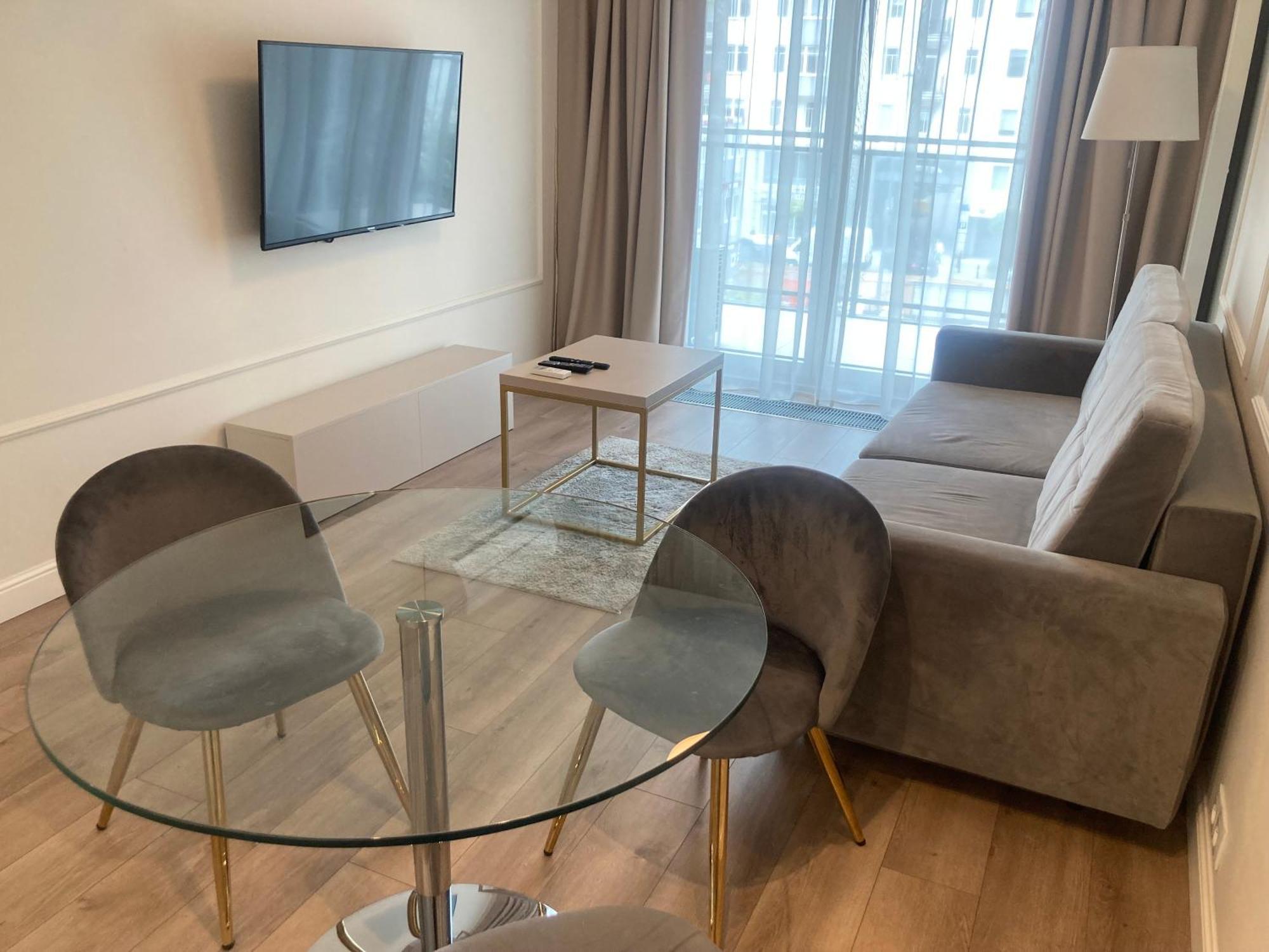 Khách sạn hẻo lánh Platinum Towers