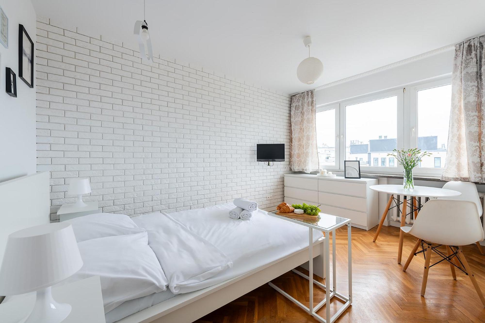 Tamka 40: Private Near Old Town & National Stadium *