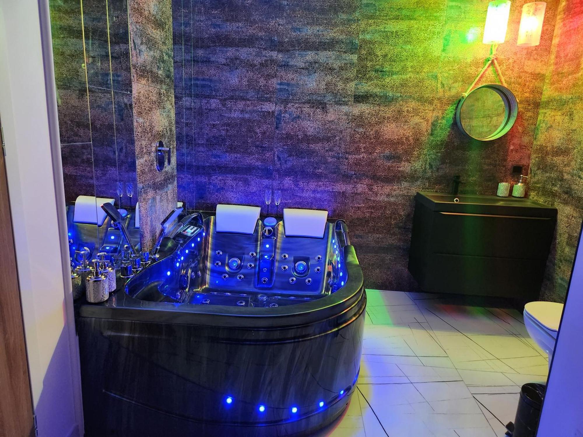 House: With Jacuzzi, Prosecco & Wellness Facilities Apartment