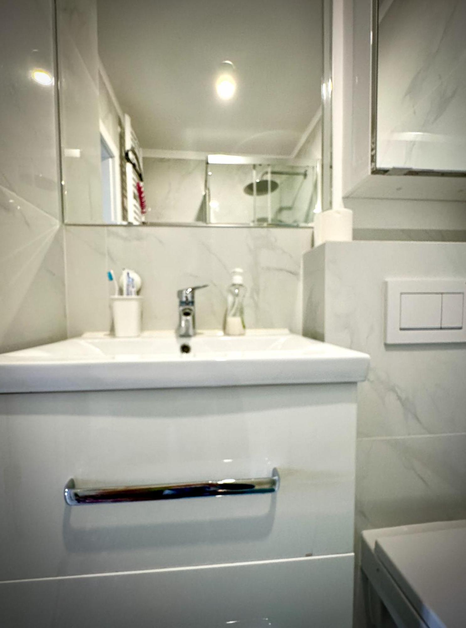 Apartment 43m2 Saski- Blisko Starowki I Dworca Centralnego- Elektoralna 19a