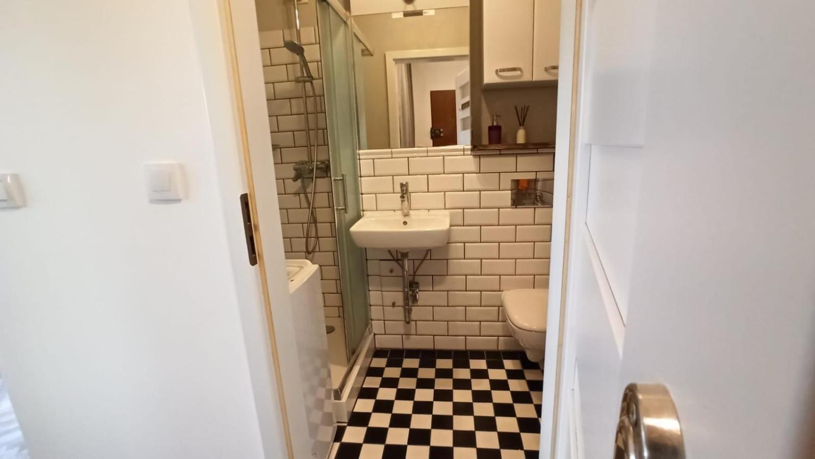 Adorable Petit-studio Apartment
