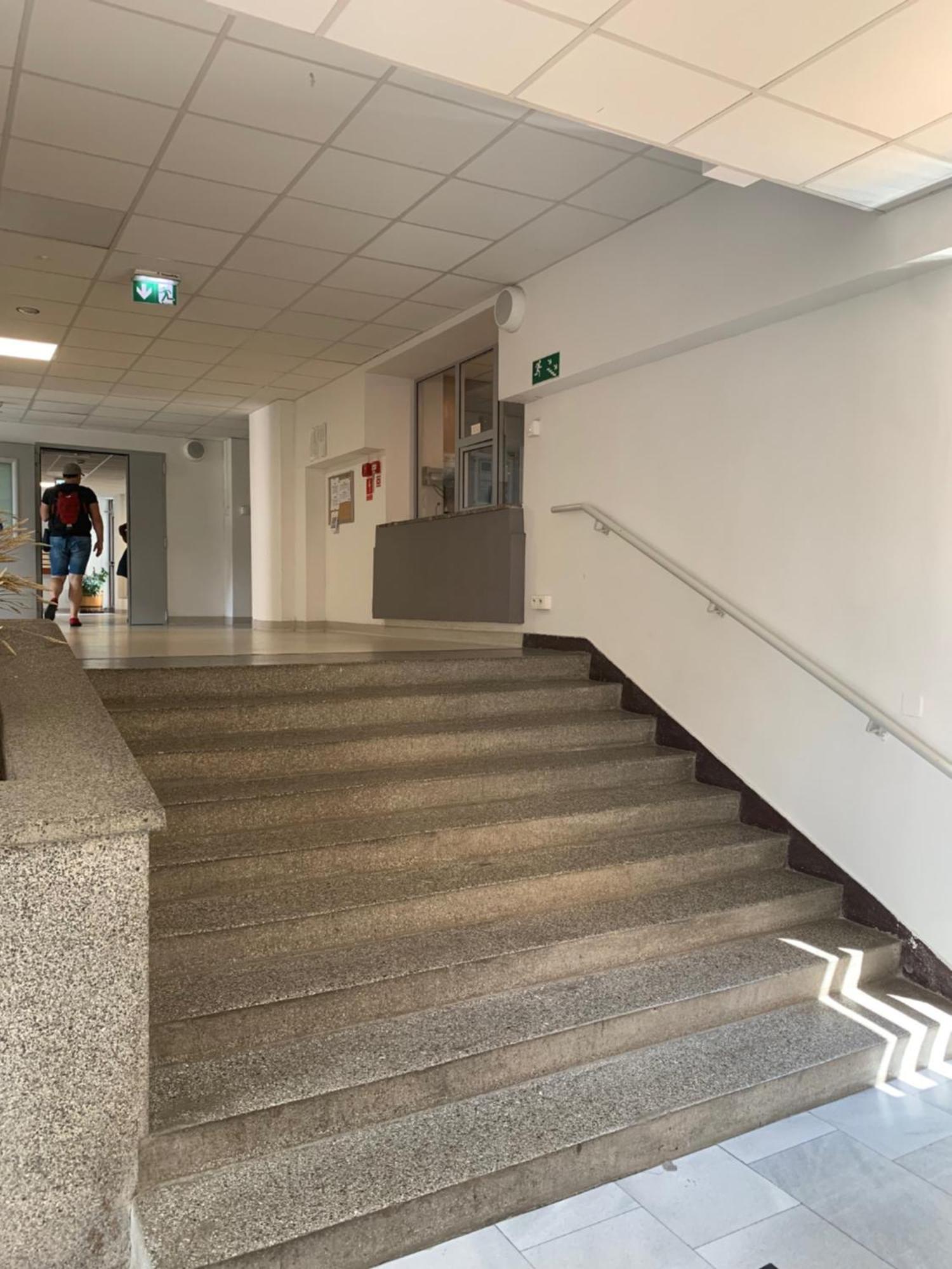 Goscinne Ikar - Metro I Parking Apartment