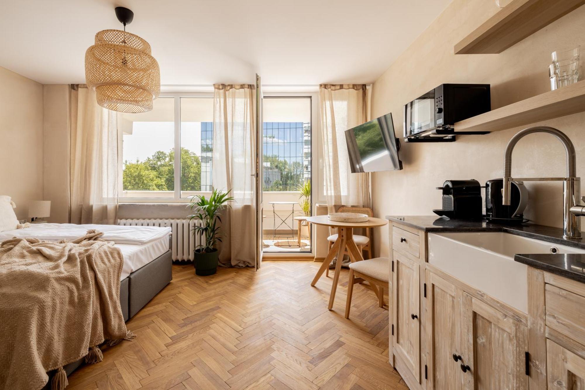 Four Seasons Old Town - Summer Warsaw
