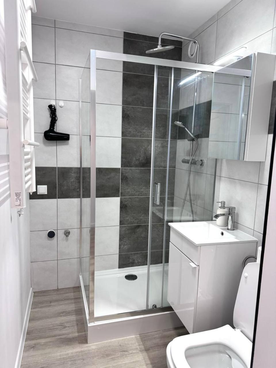 Apartment Quiet Near The Park, Metro, Centre, Wi-fi - By Hik
