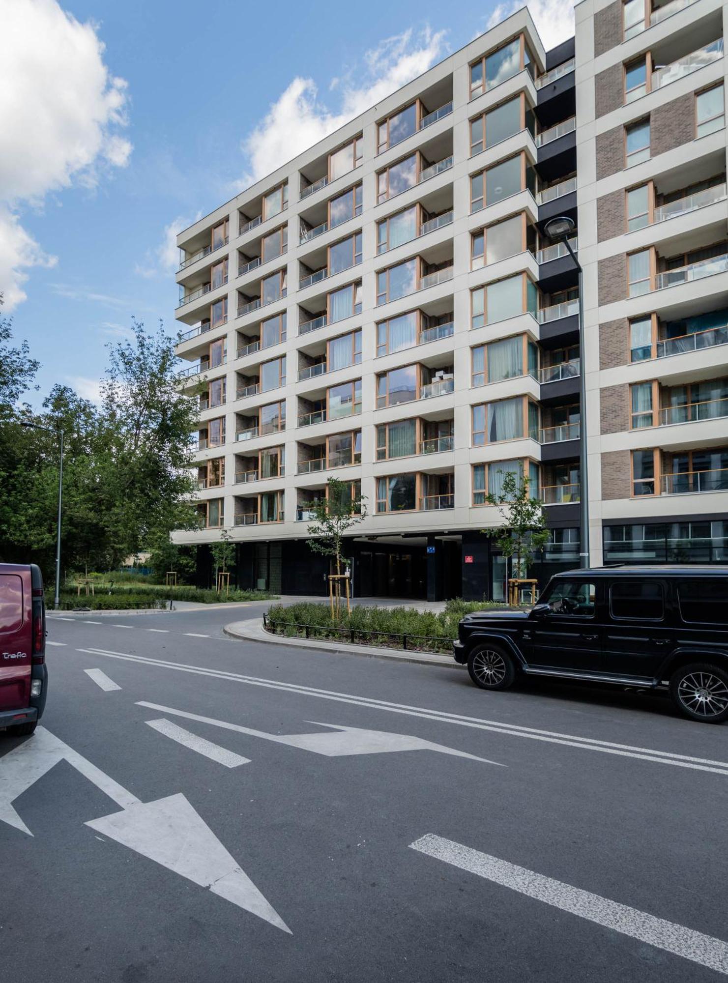 Superapart Domaniewska 120 *
