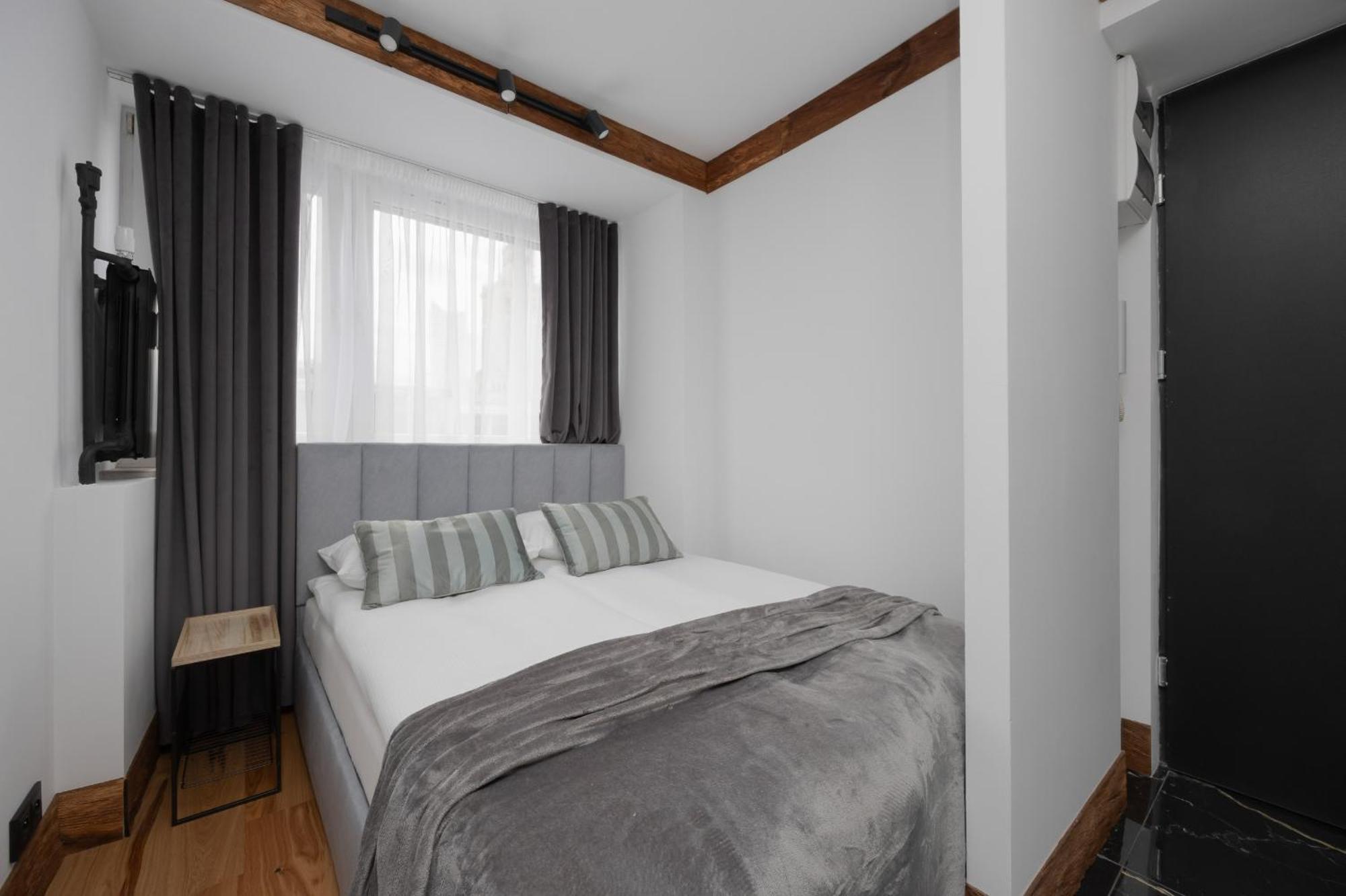 Center Elegant With View By Renters *