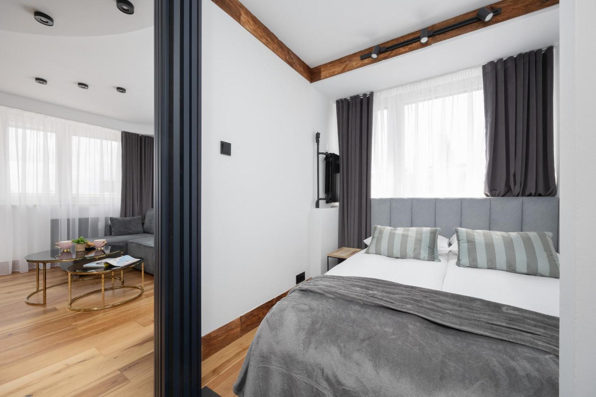 Apartment Center Elegant With View By Renters