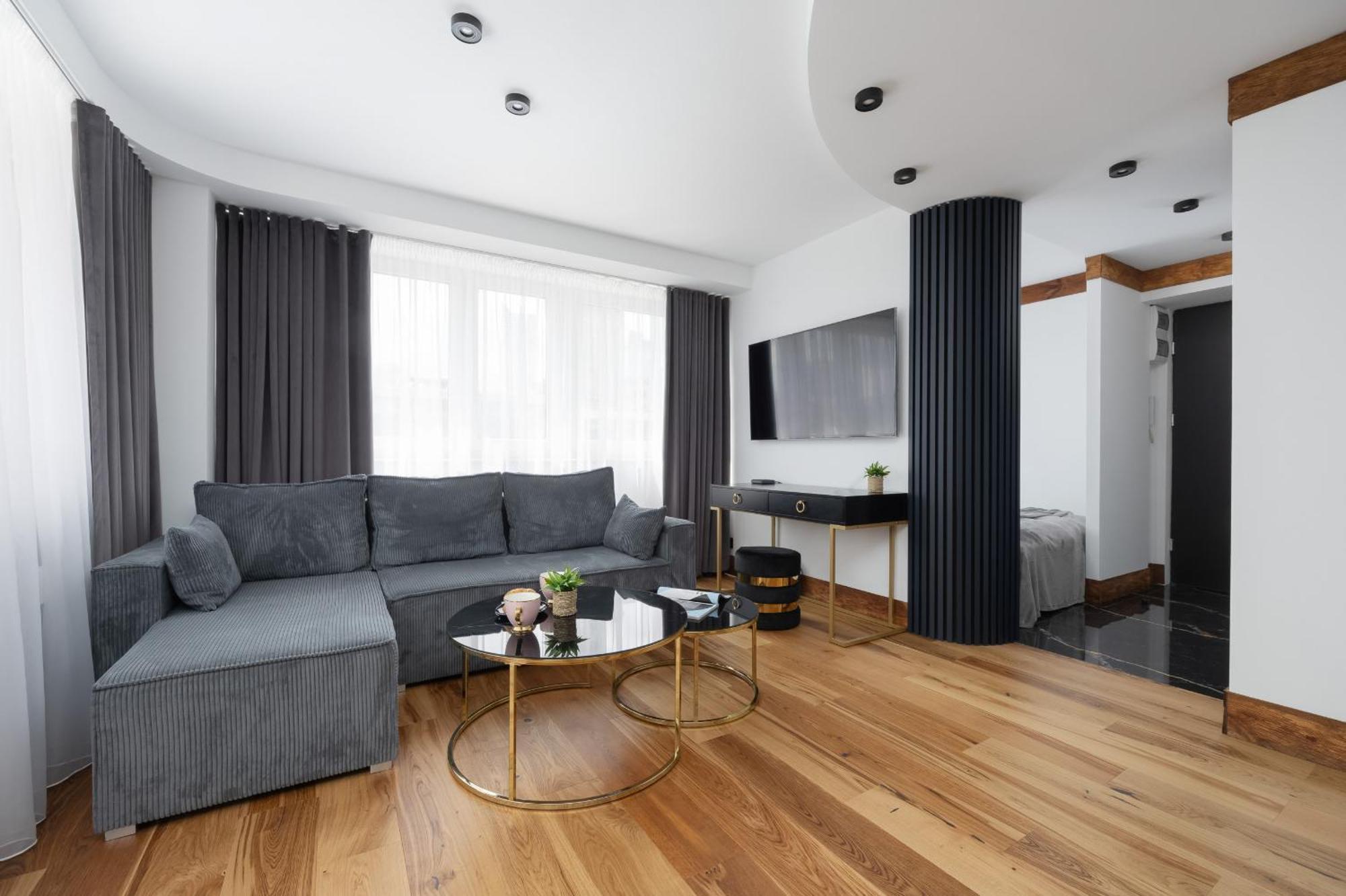 Center Elegant With View By Renters Apartment