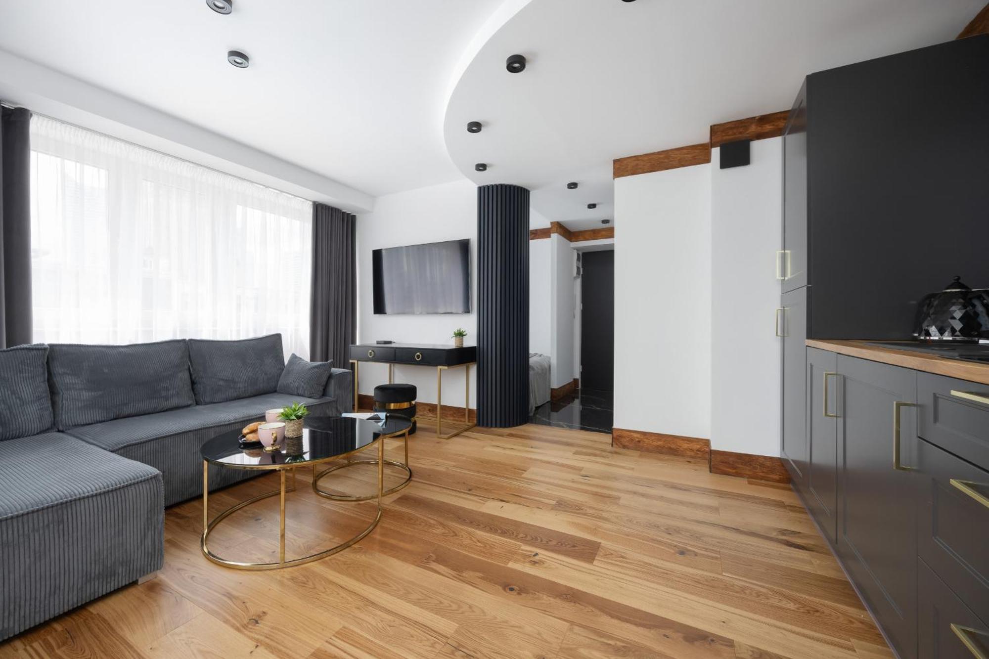 Center Elegant With View By Renters Apartment