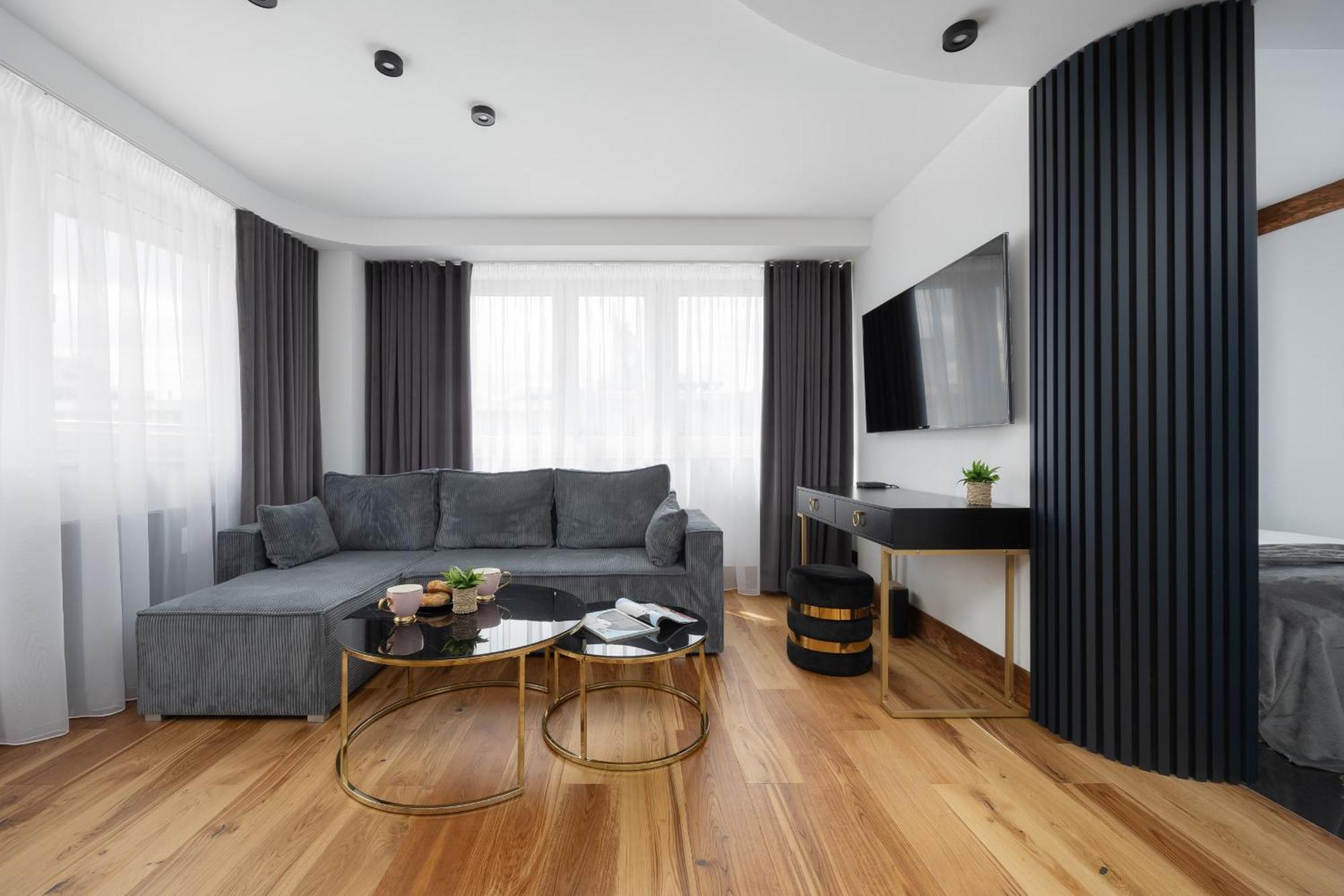 Center Elegant With View By Renters Apartment Warsaw