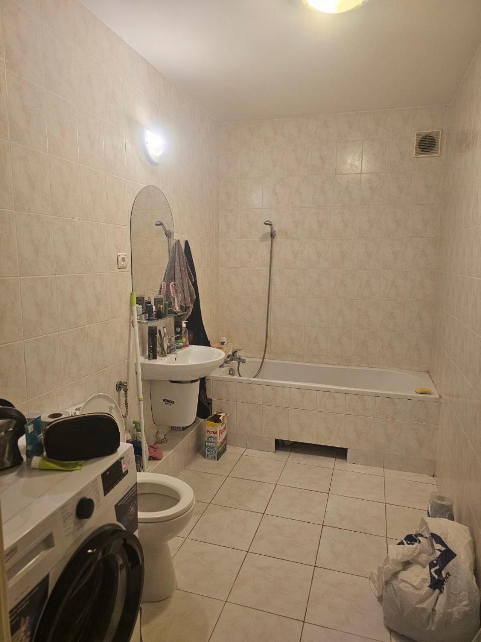 At Naukowa Apartment *