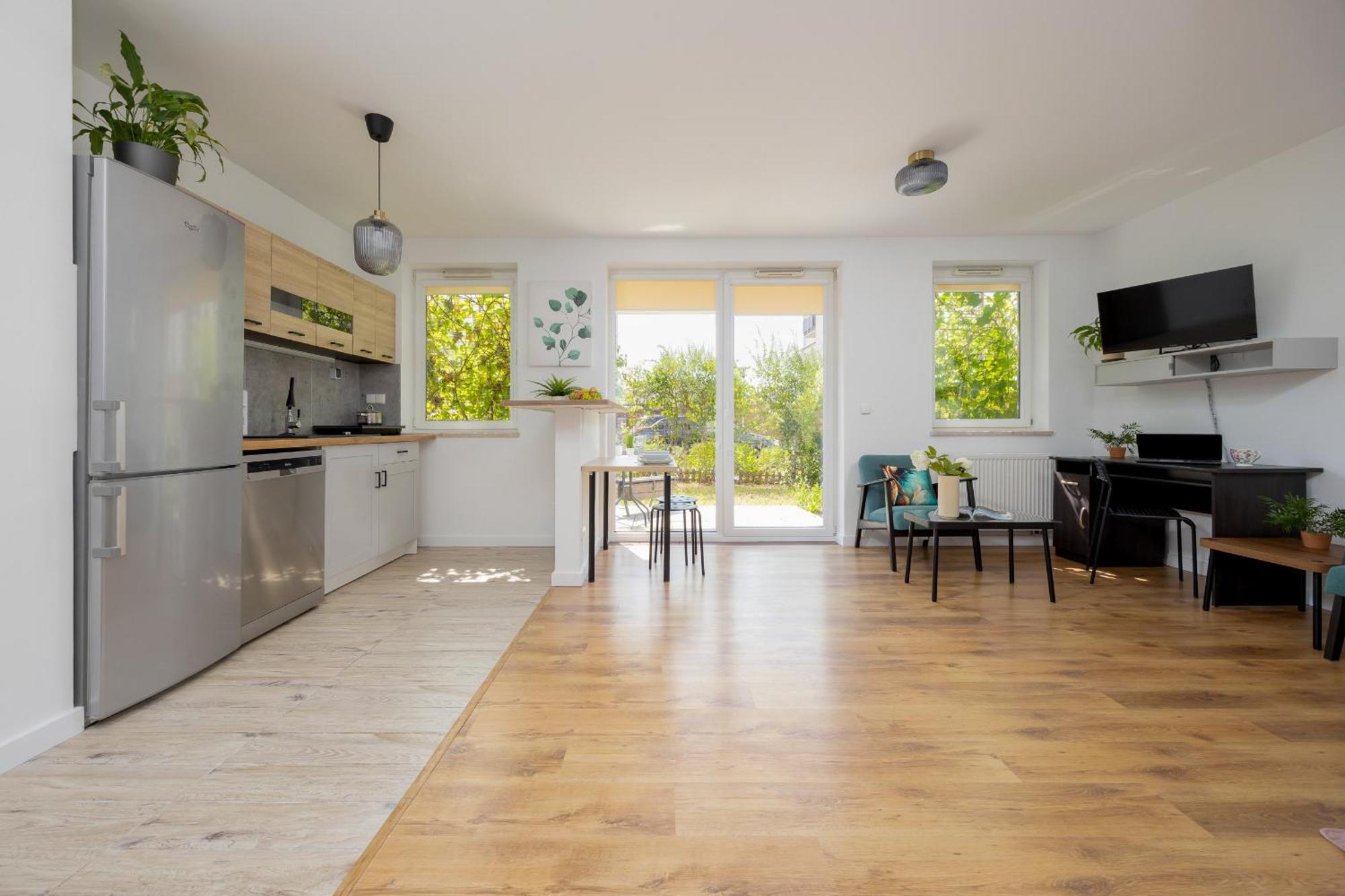 Exceptional With Parking And Garden By Renters *
