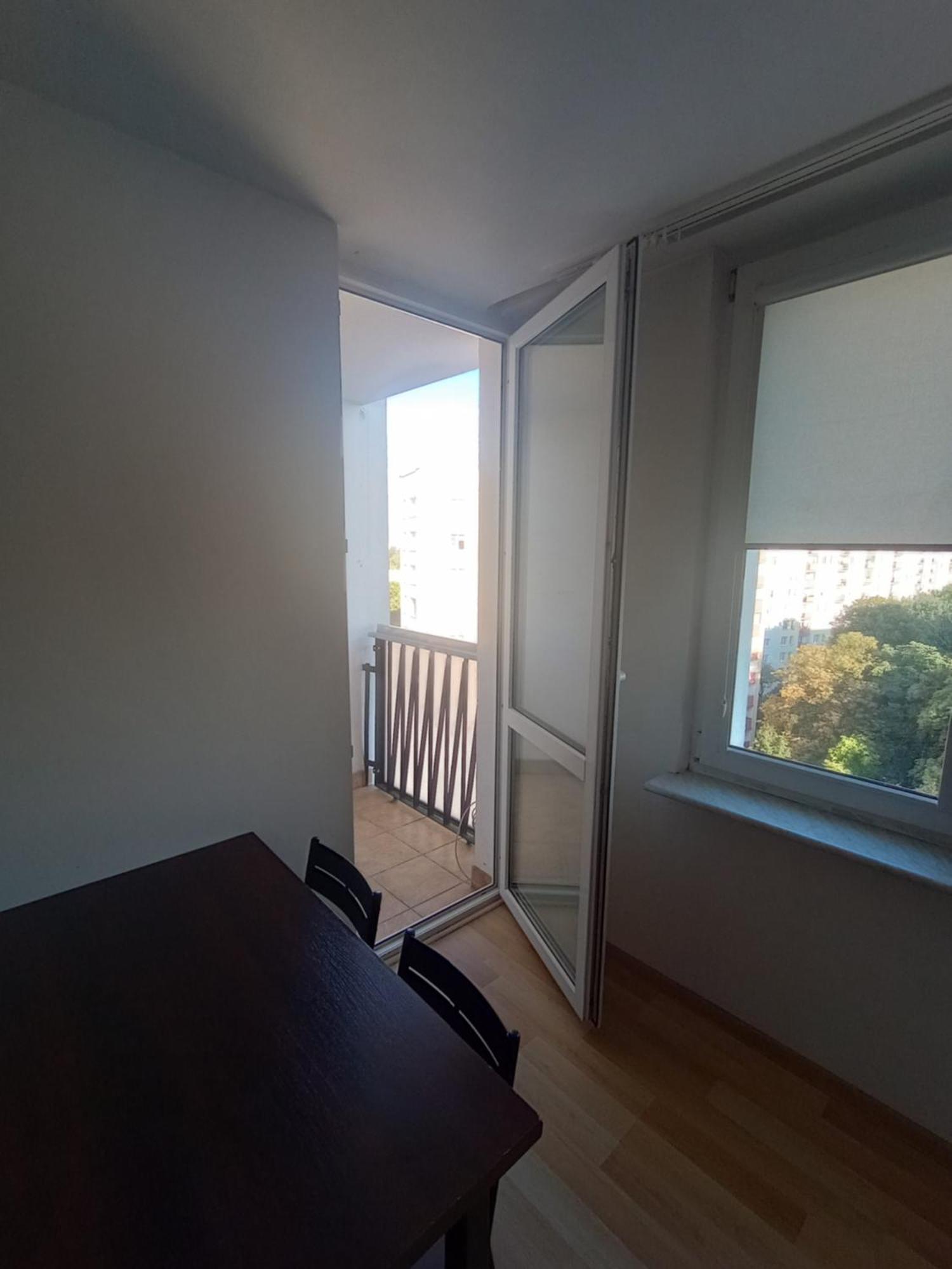 Saska Kepa! 3 Pokojowy Prywatny Apartament, Bezplatny Parking, Wifi, Centrum I Stadion 15min - Self Check In Apartment