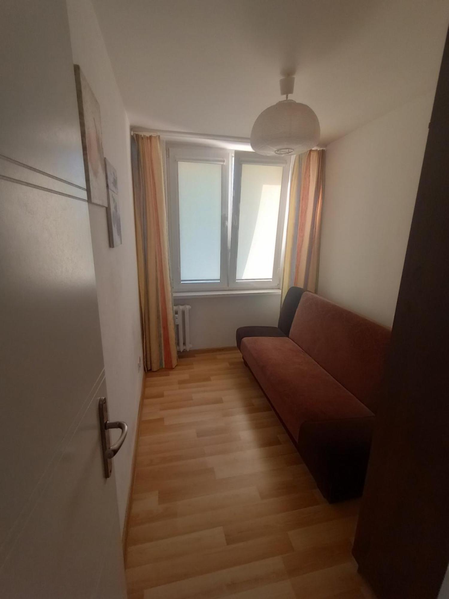 Apartment Saska Kepa! 3 Pokojowy Prywatny Apartament, Bezplatny Parking, Wifi, Centrum I Stadion 15min - Self Check In