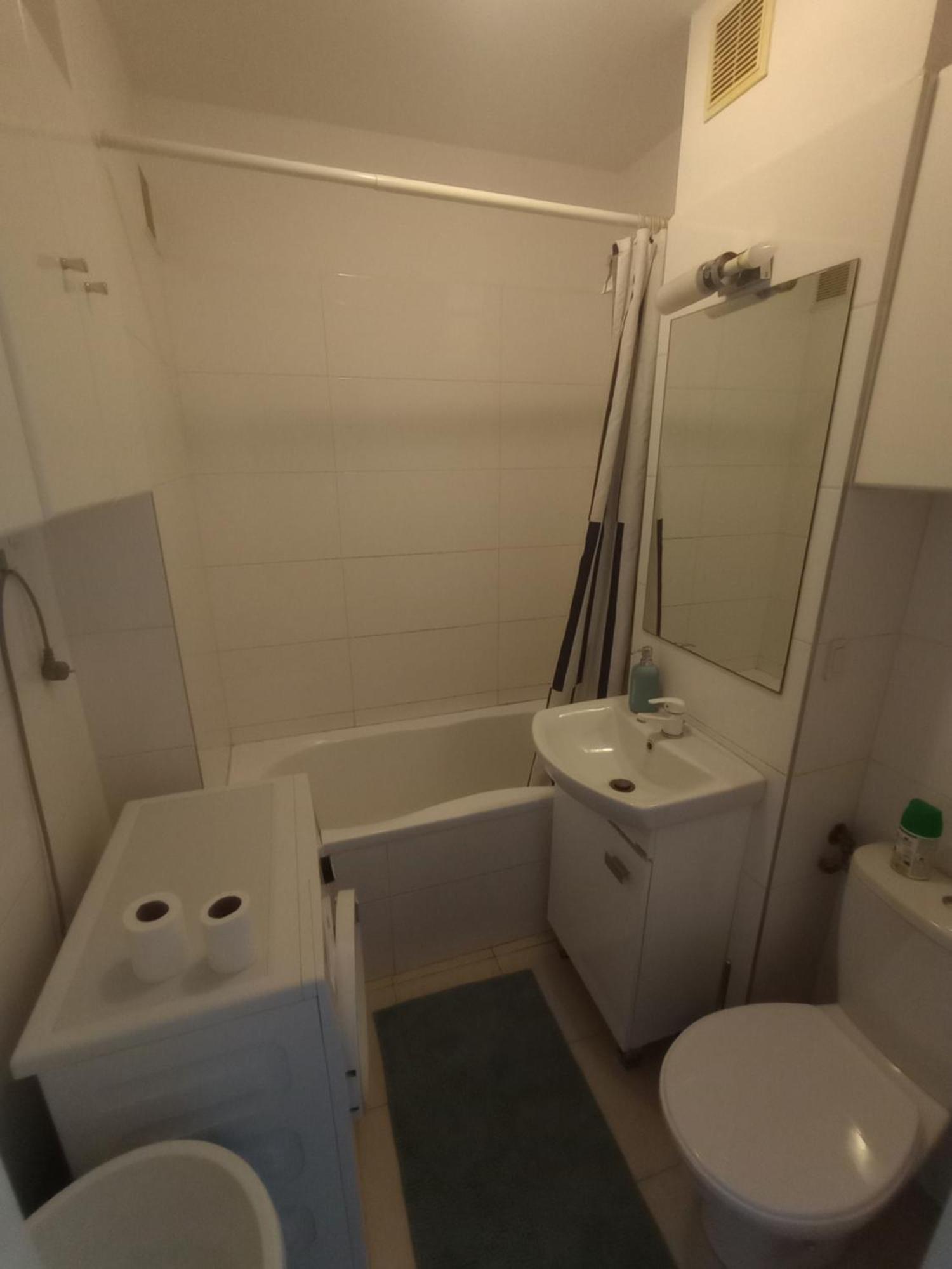Saska Kepa! 3 Pokojowy Prywatny Apartament, Bezplatny Parking, Wifi, Centrum I Stadion 15min - Self Check In Apartment *