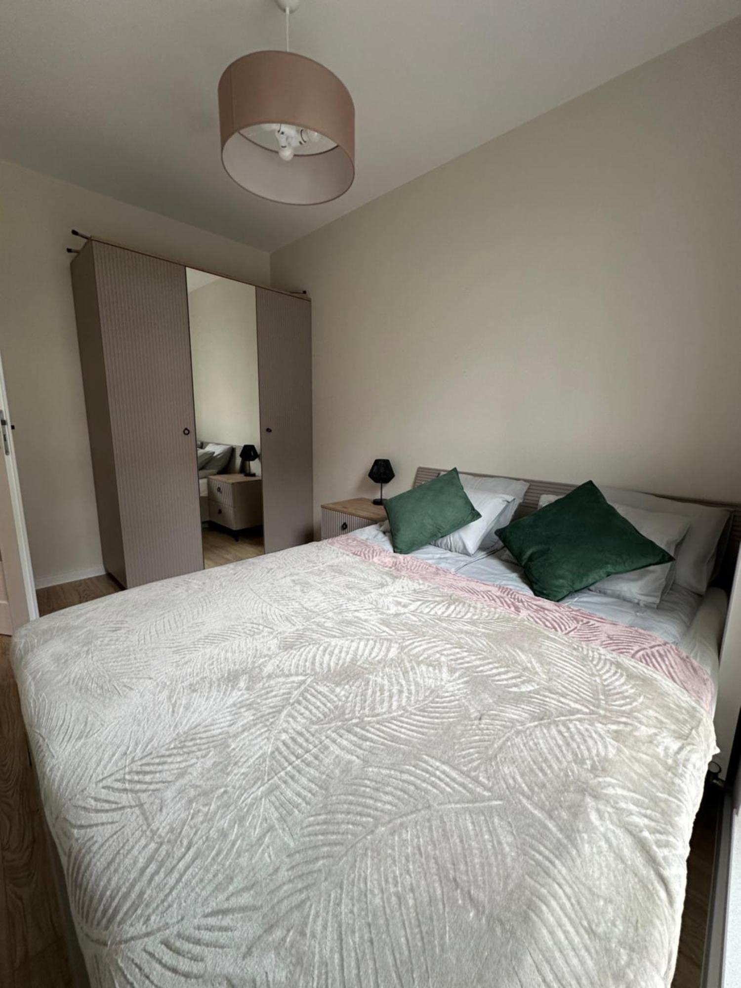 Nova Ochota, Tennis Court, Train & Bus Nearby *