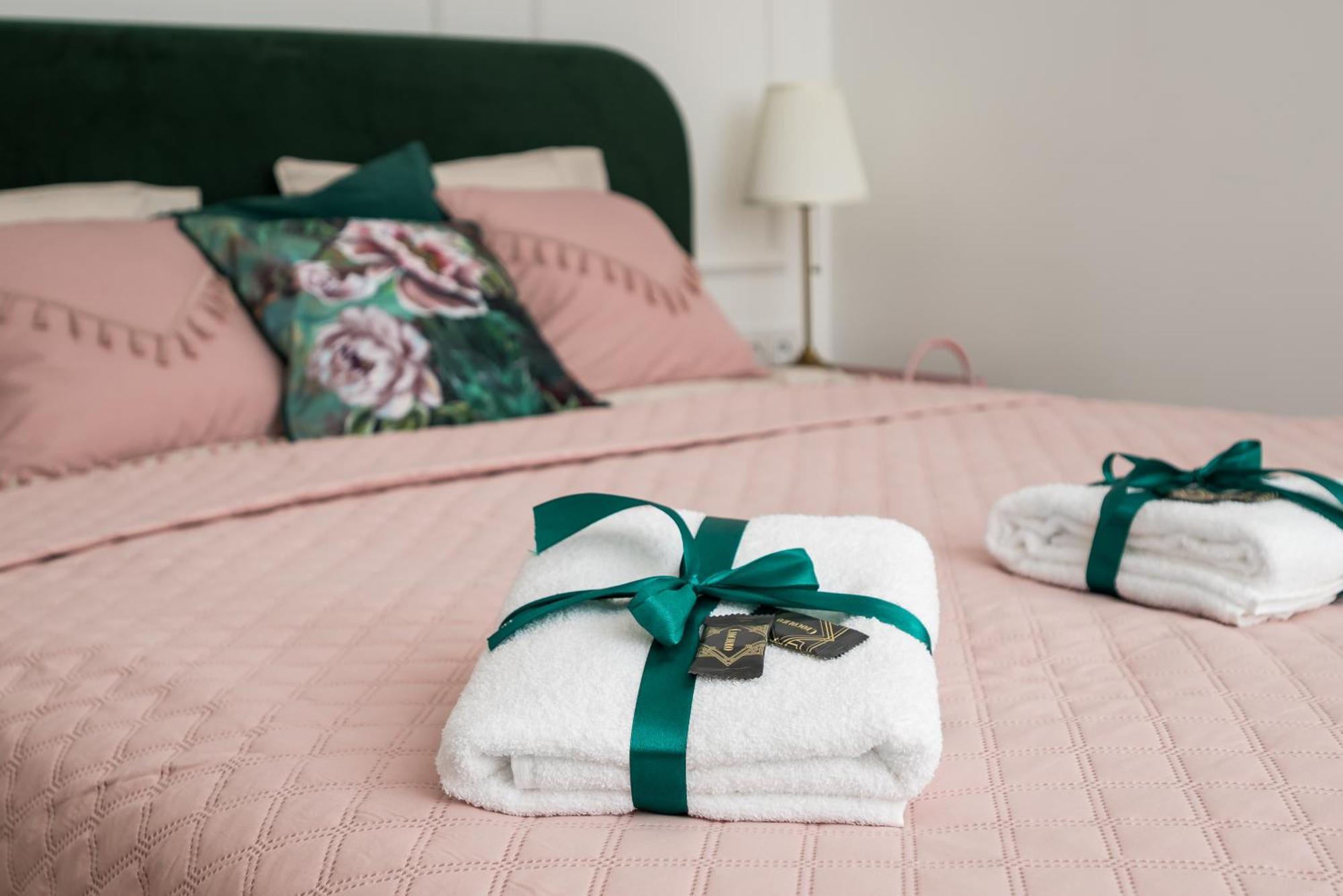 Lovely Downtown Studio At Most Lively Hoza Street, Discover Warsaw On Foot Apartament
