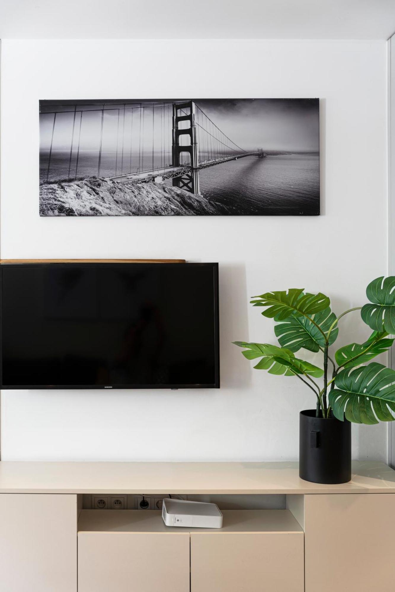 Oomph Apartment *