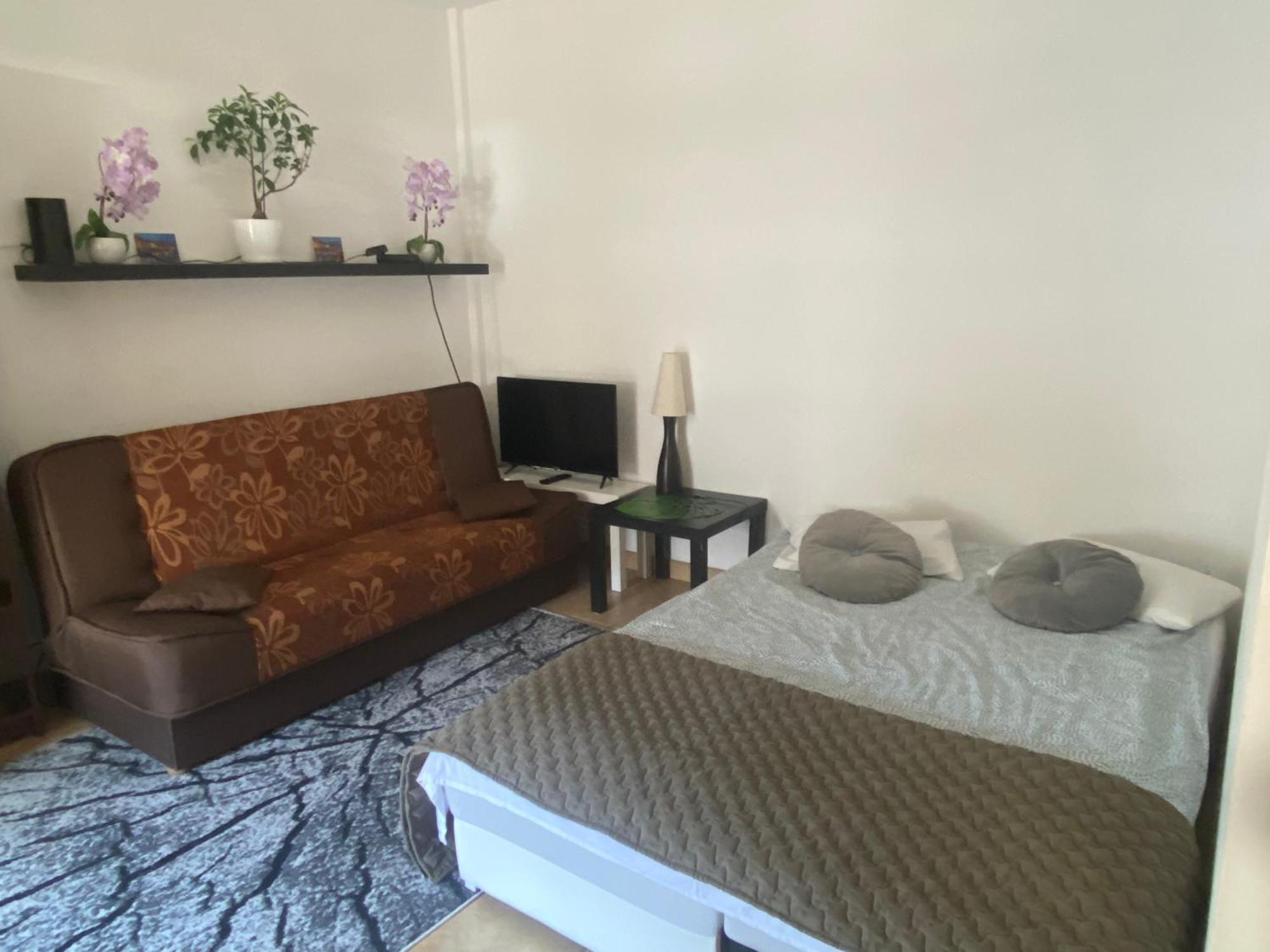 Komfortowy Apartament: Pet-friendly Old Town Retreat Near Park Praski * Warsaw