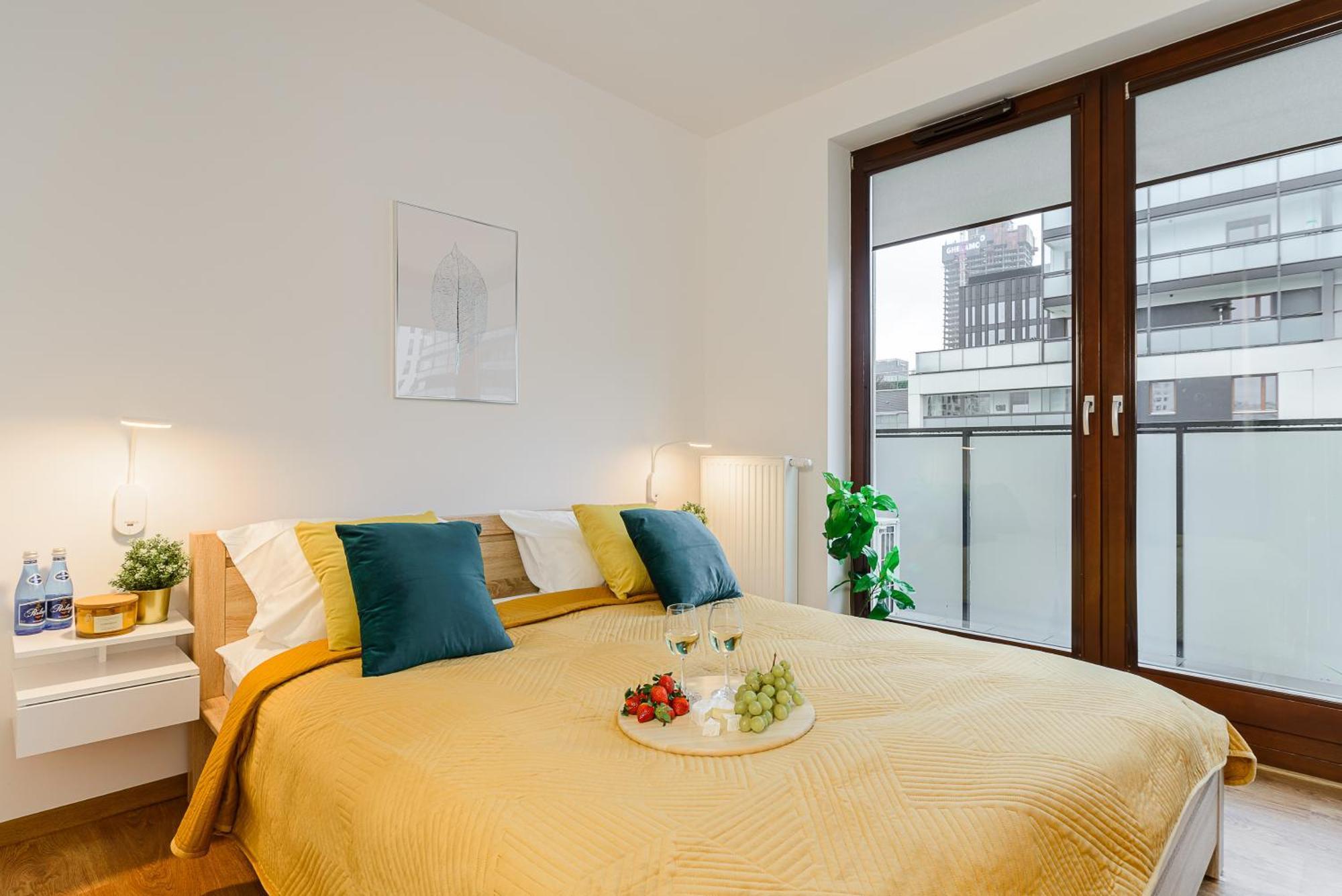 Luxury Mennica With Parking * Warschau