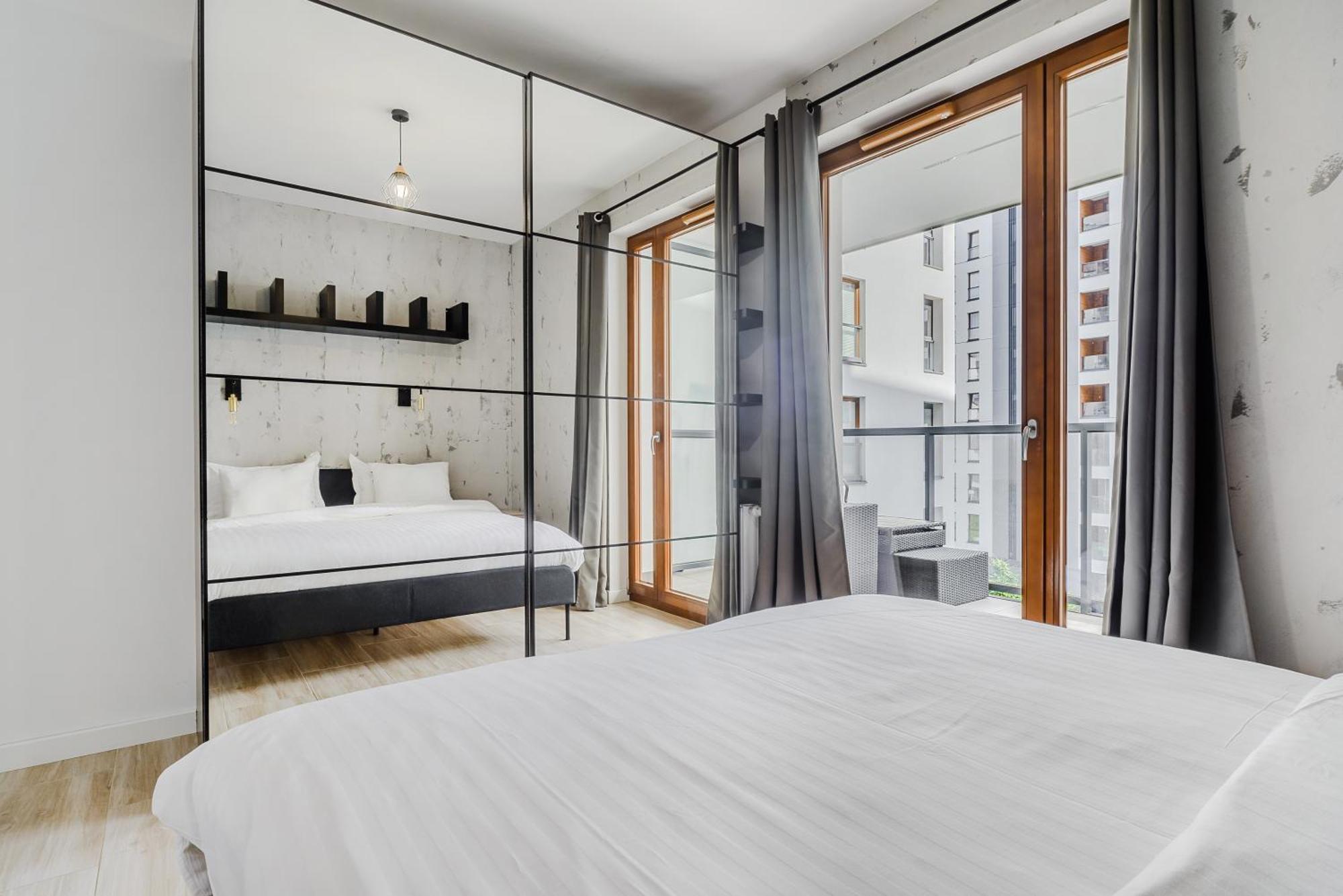 Luxury Mennica With Parking Warsaw
