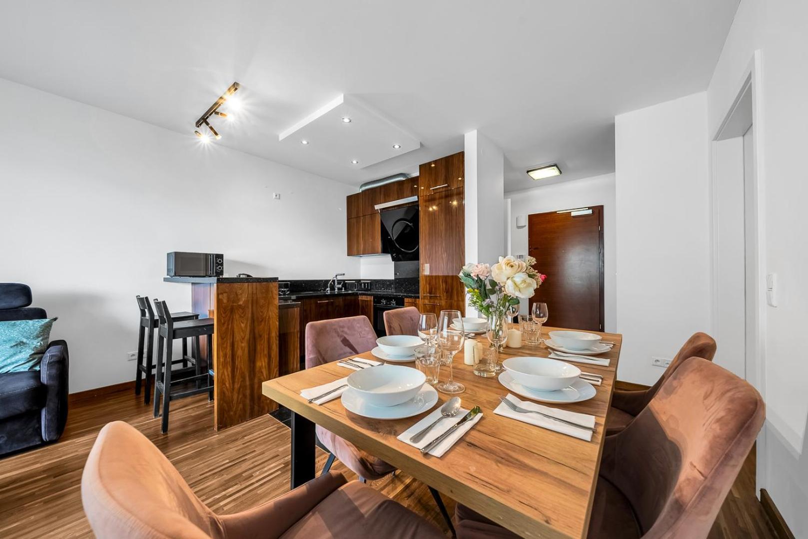 Center Business - Parking And Balcony - By Rentujemy Apartment