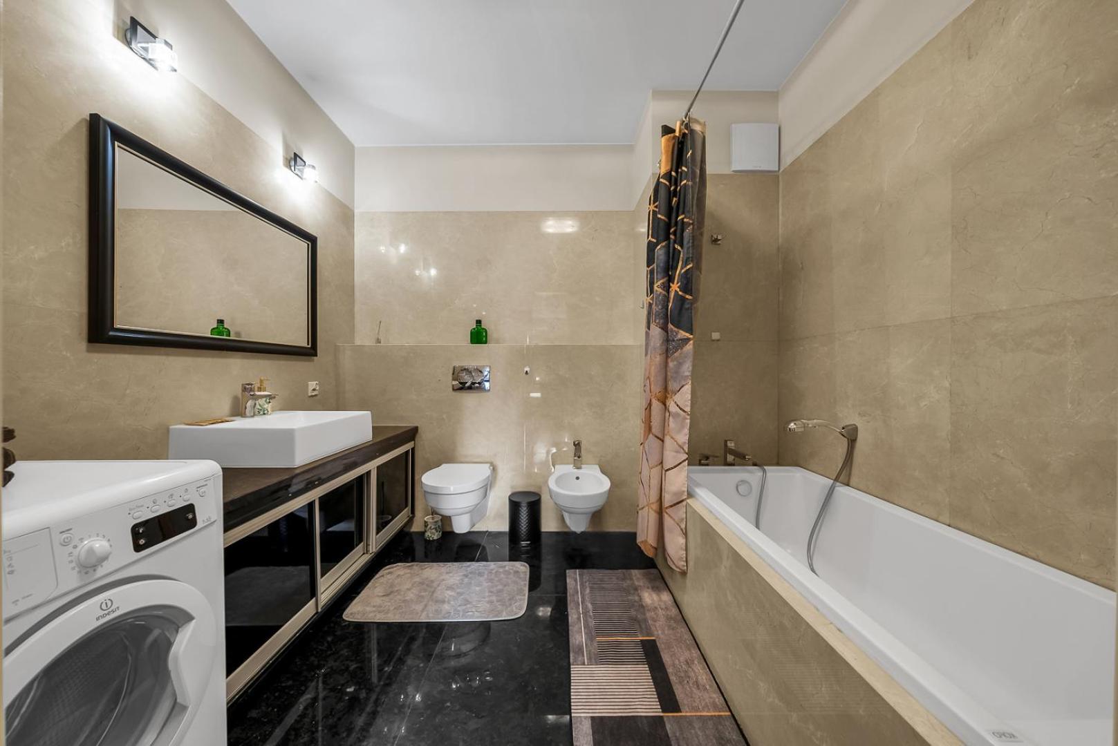 Center Business - Parking And Balcony - By Rentujemy Apartment