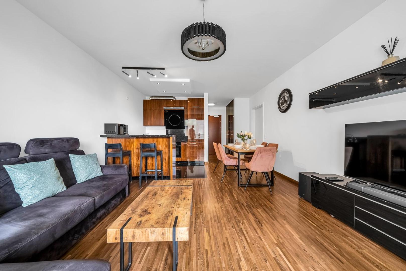 Apartment Center Business - Parking And Balcony - By Rentujemy *