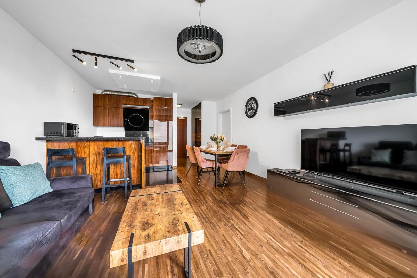 Apartment Center Business - Parking And Balcony - By Rentujemy Warsaw