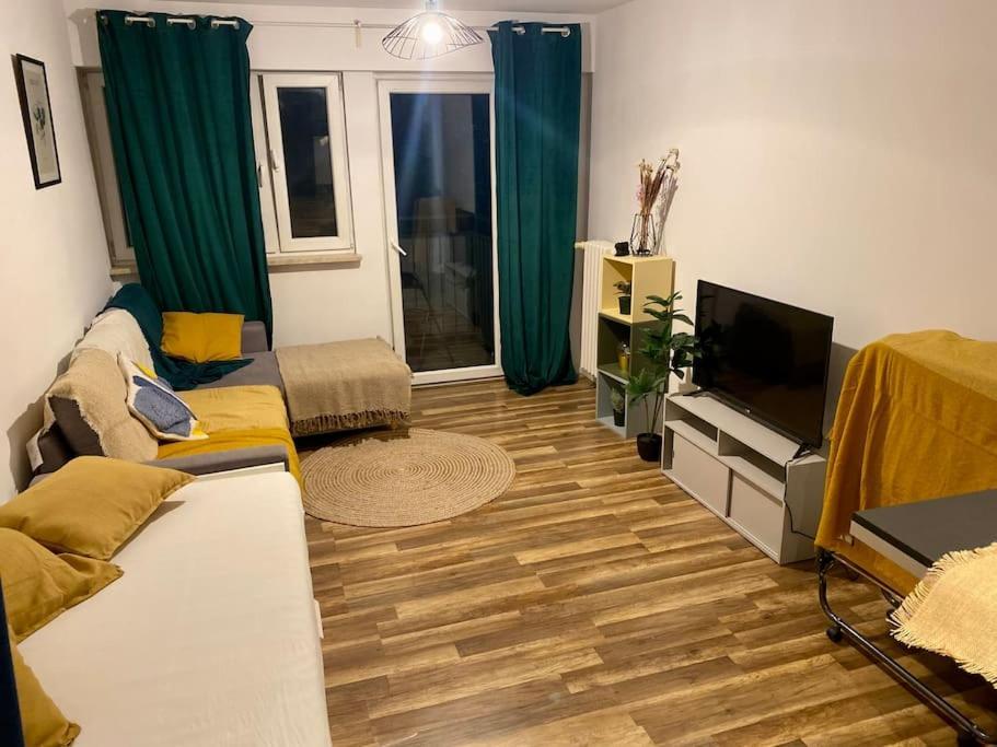 Workation Centre Metro Park Family 15 Min Palace Kultury Apartment