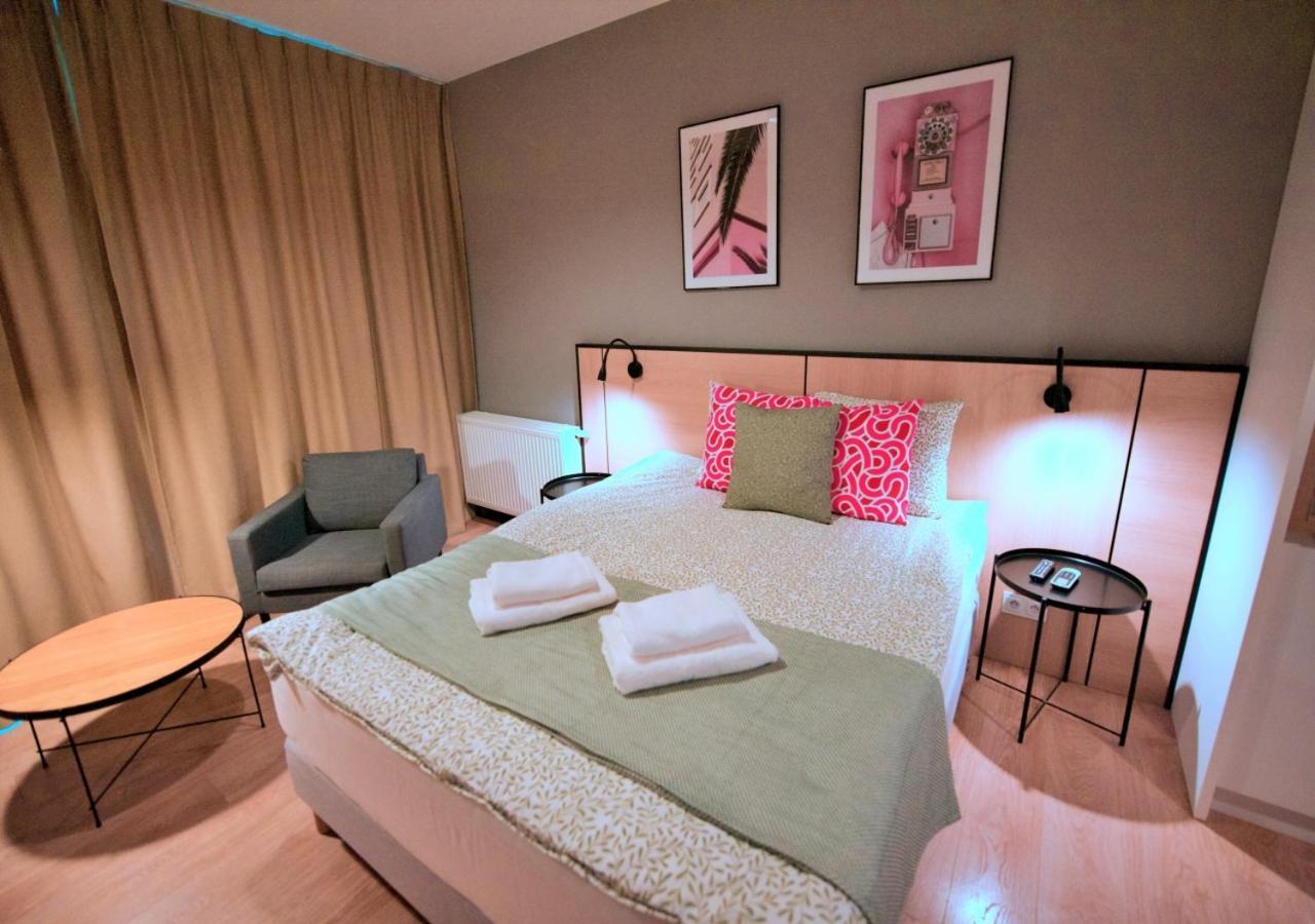 Bk Praga - National Stadium - Comfortable For 4 People Apartment