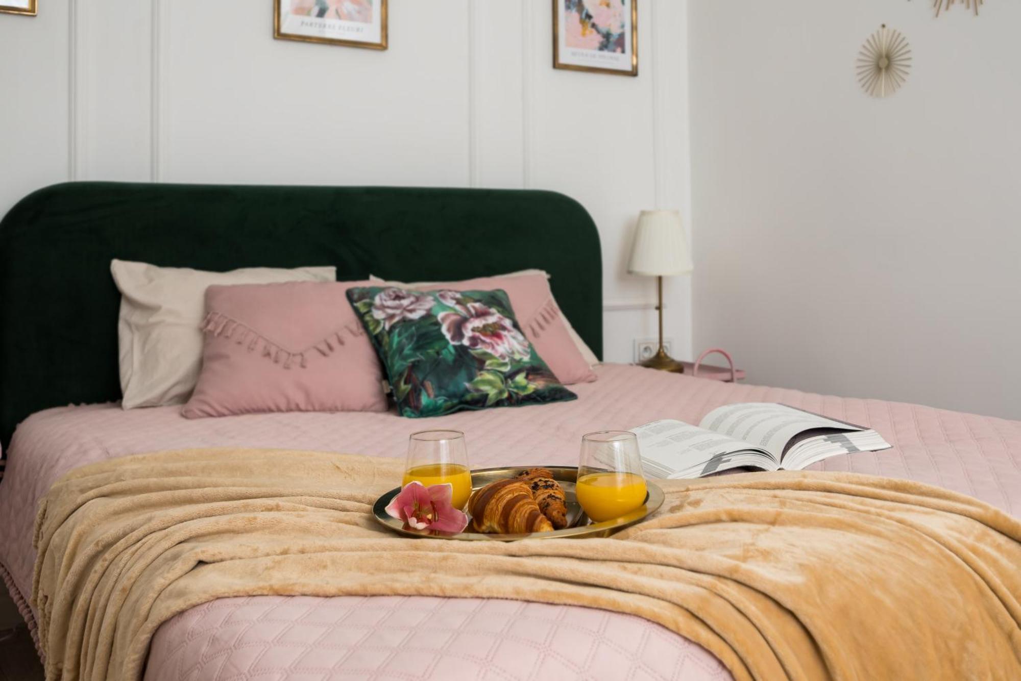 Apartament Lovely Downtown Studio At Most Lively Hoza Street, Discover Warsaw On Foot *