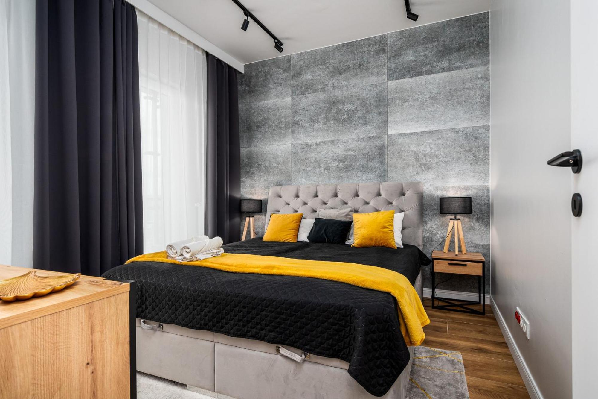 Wola Tower Deluxe Separate Bedroom With Free Garage - By Perfect Apartamento *