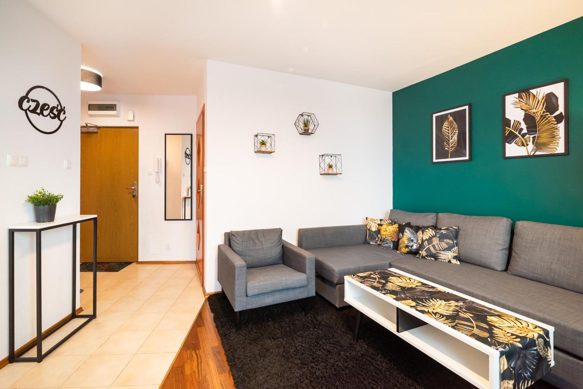 Saska Kepa Malachite Apartment